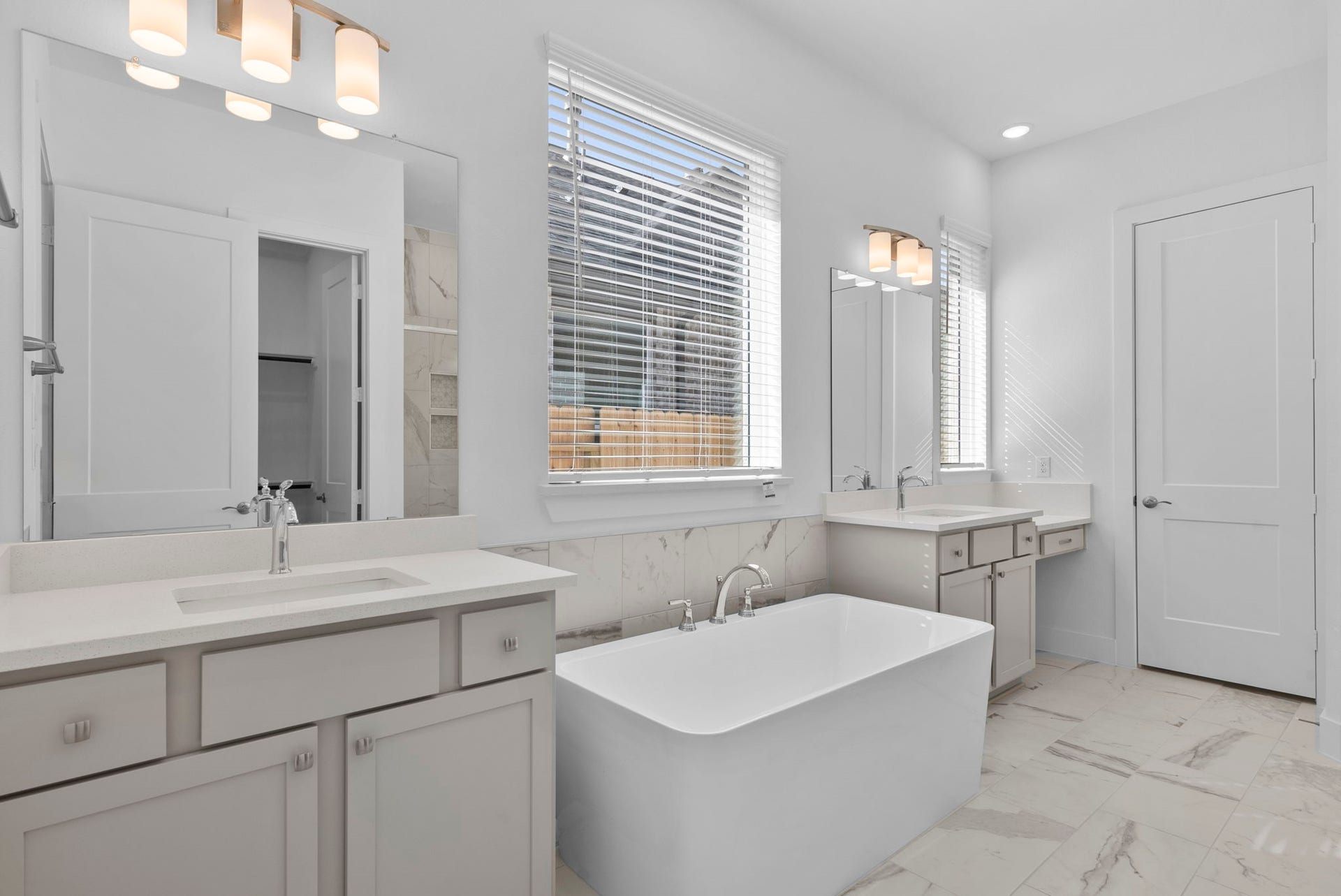 3307 Wickfield Pass, League City, TX 77573 Photos are REPRESENTATIVE of the home /floor plan and are NOT of the actual home. Selections, features, and room options vary.