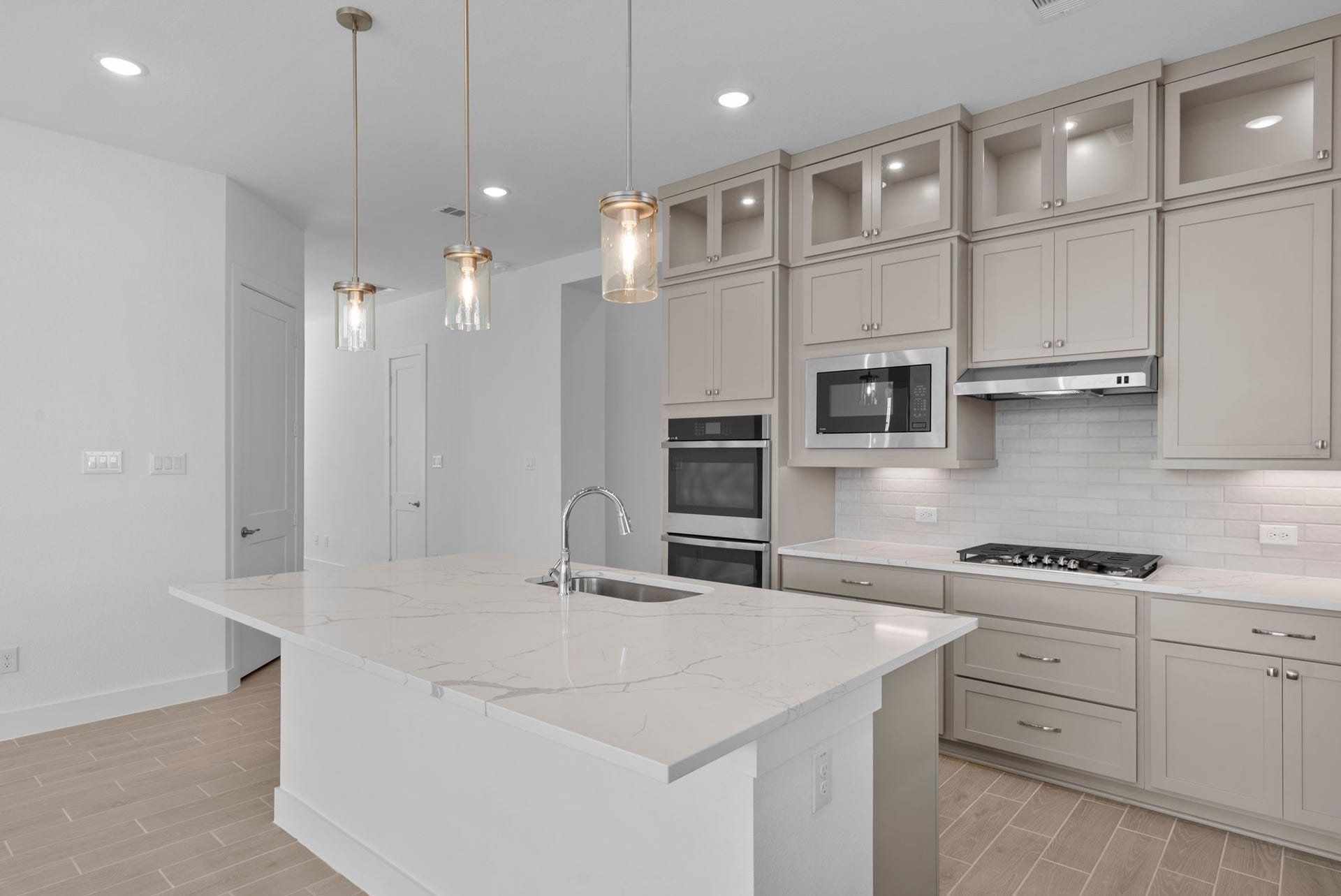 3307 Wickfield Pass, League City, TX 77573 Photos are REPRESENTATIVE of the home /floor plan and are NOT of the actual home. Selections, features, and room options vary.