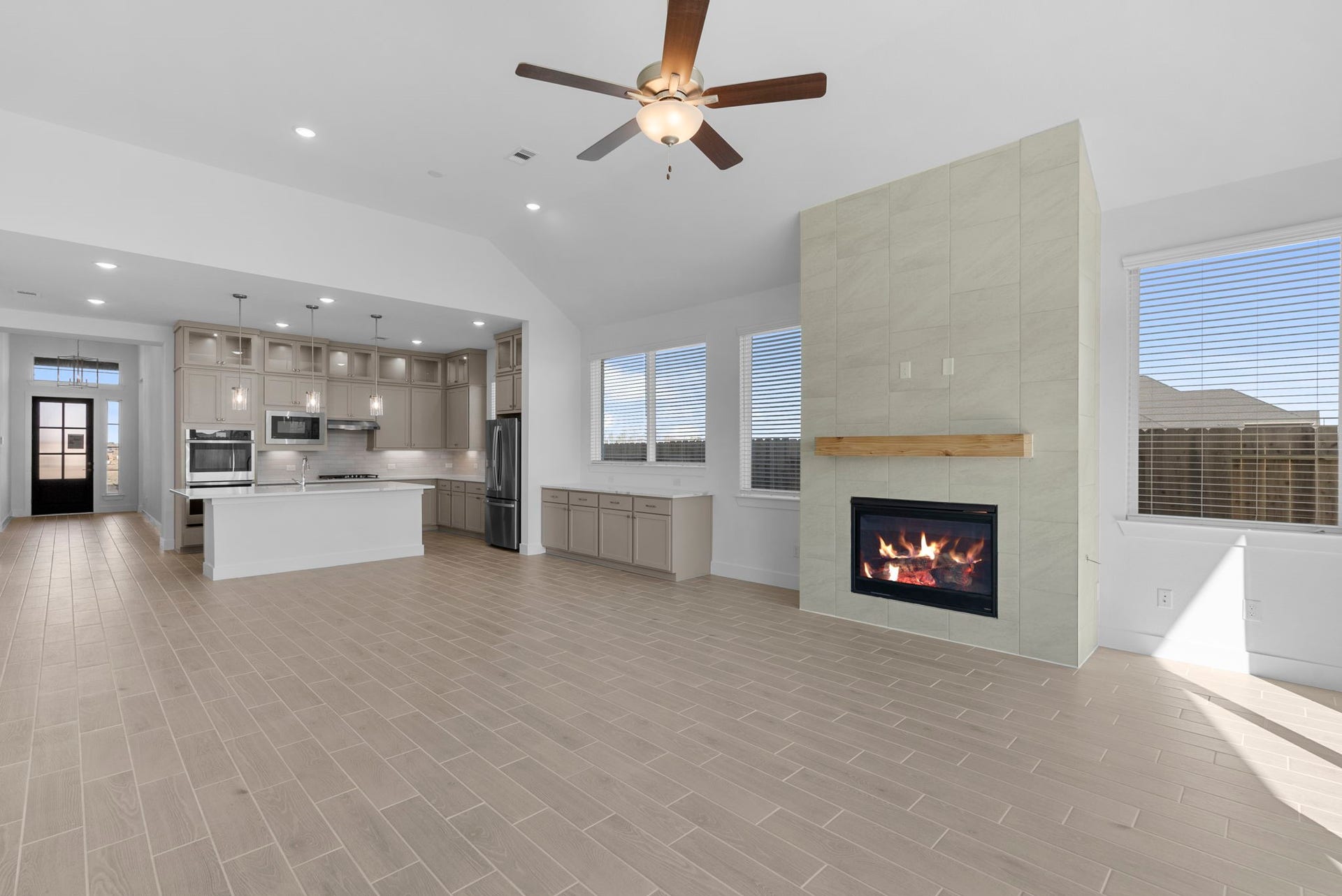 3307 Wickfield Pass, League City, TX 77573 Photos are REPRESENTATIVE of the home /floor plan and are NOT of the actual home. Selections, features, and room options vary.