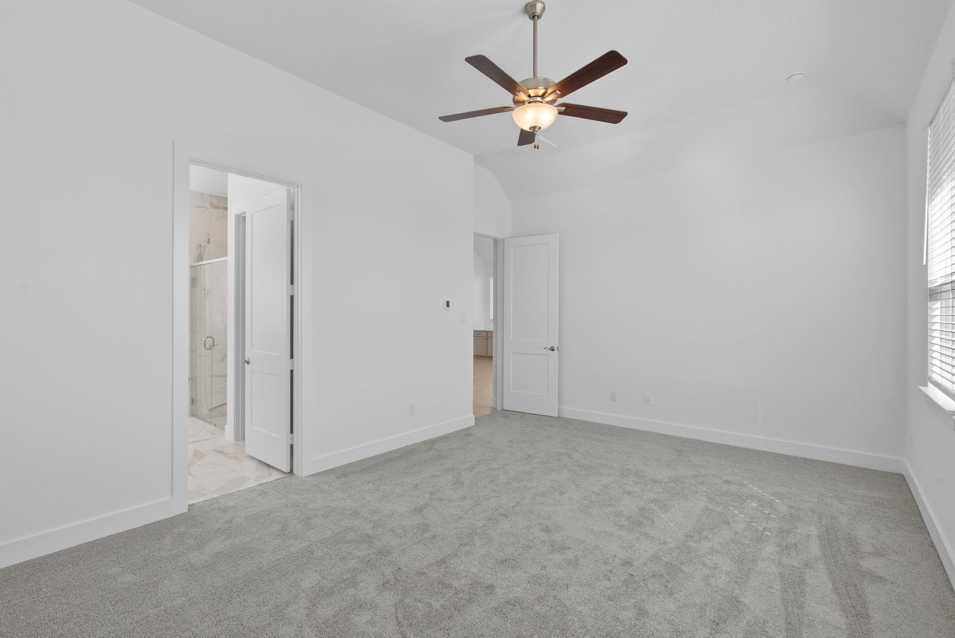 3307 Wickfield Pass, League City, TX 77573 Photos are REPRESENTATIVE of the home /floor plan and are NOT of the actual home. Selections, features, and room options vary.