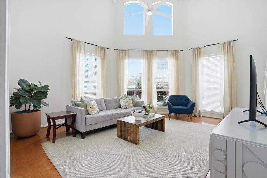 Property photo for 1250 W 18th Street, Houston, TX