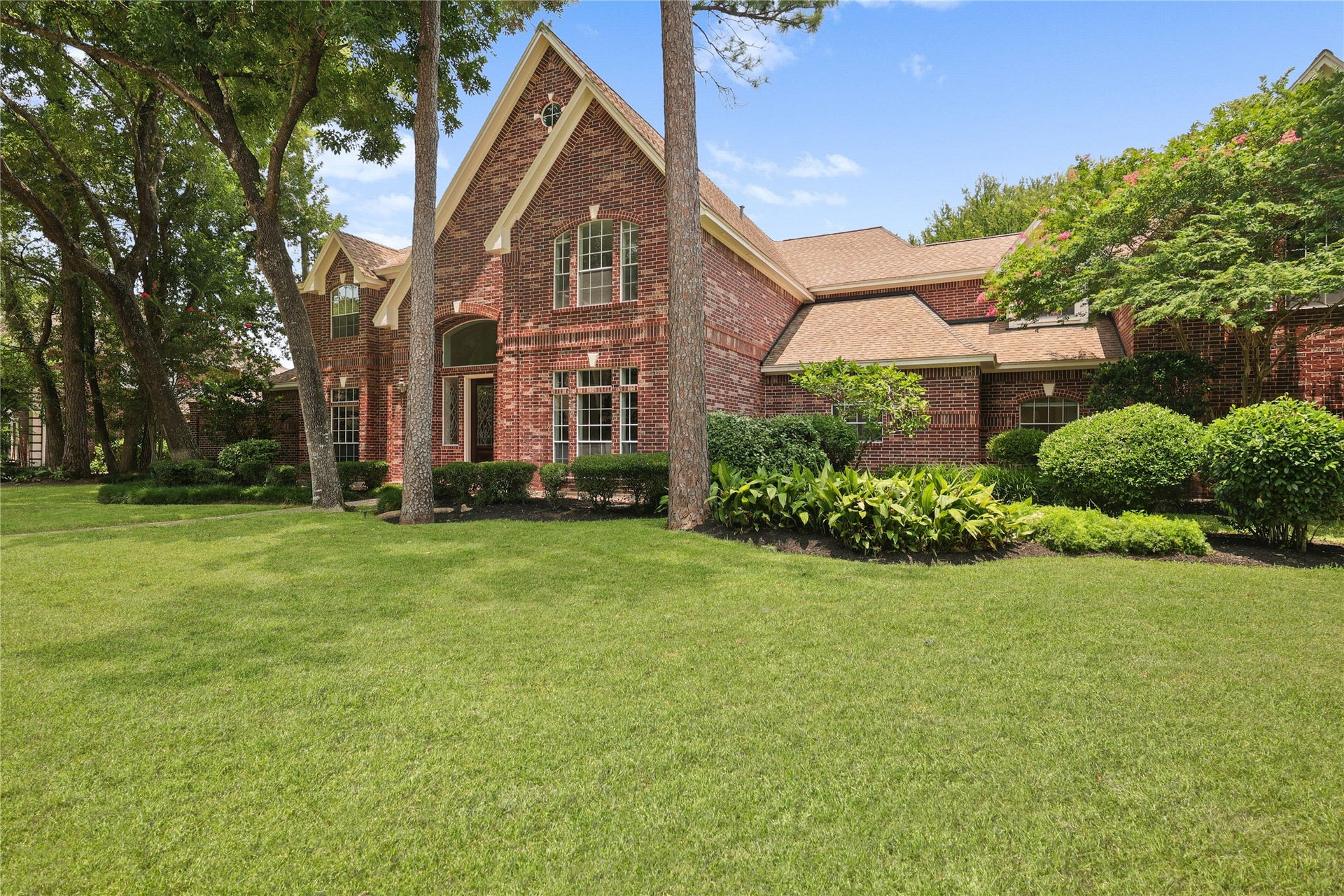 11822 Primwood Drive, Houston, TX 77070 Beautifully manicured landscaping welcomes you home.