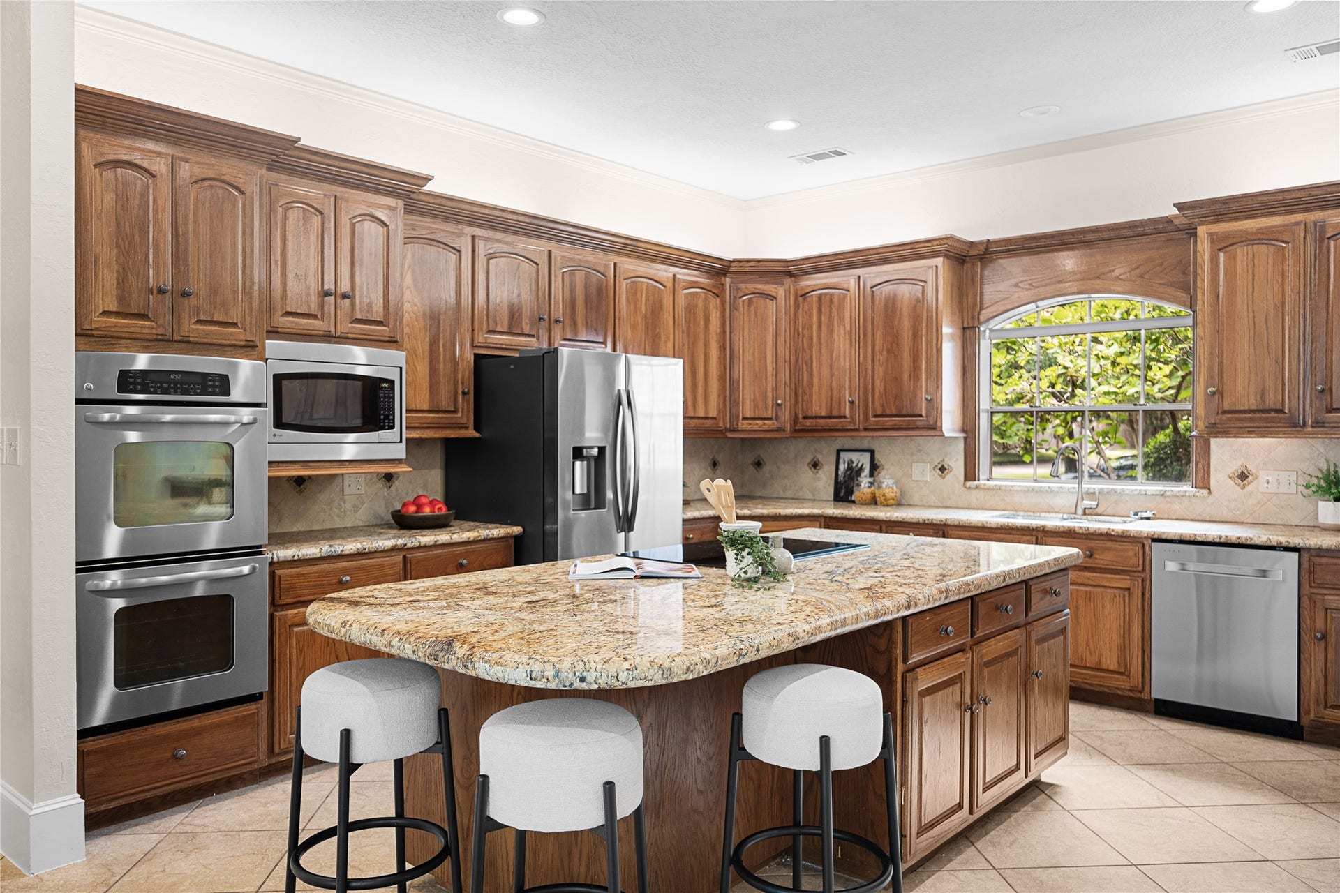 11822 Primwood Drive, Houston, TX 77070 Kitchen offers double ovens, generous prep space, and ample storage.