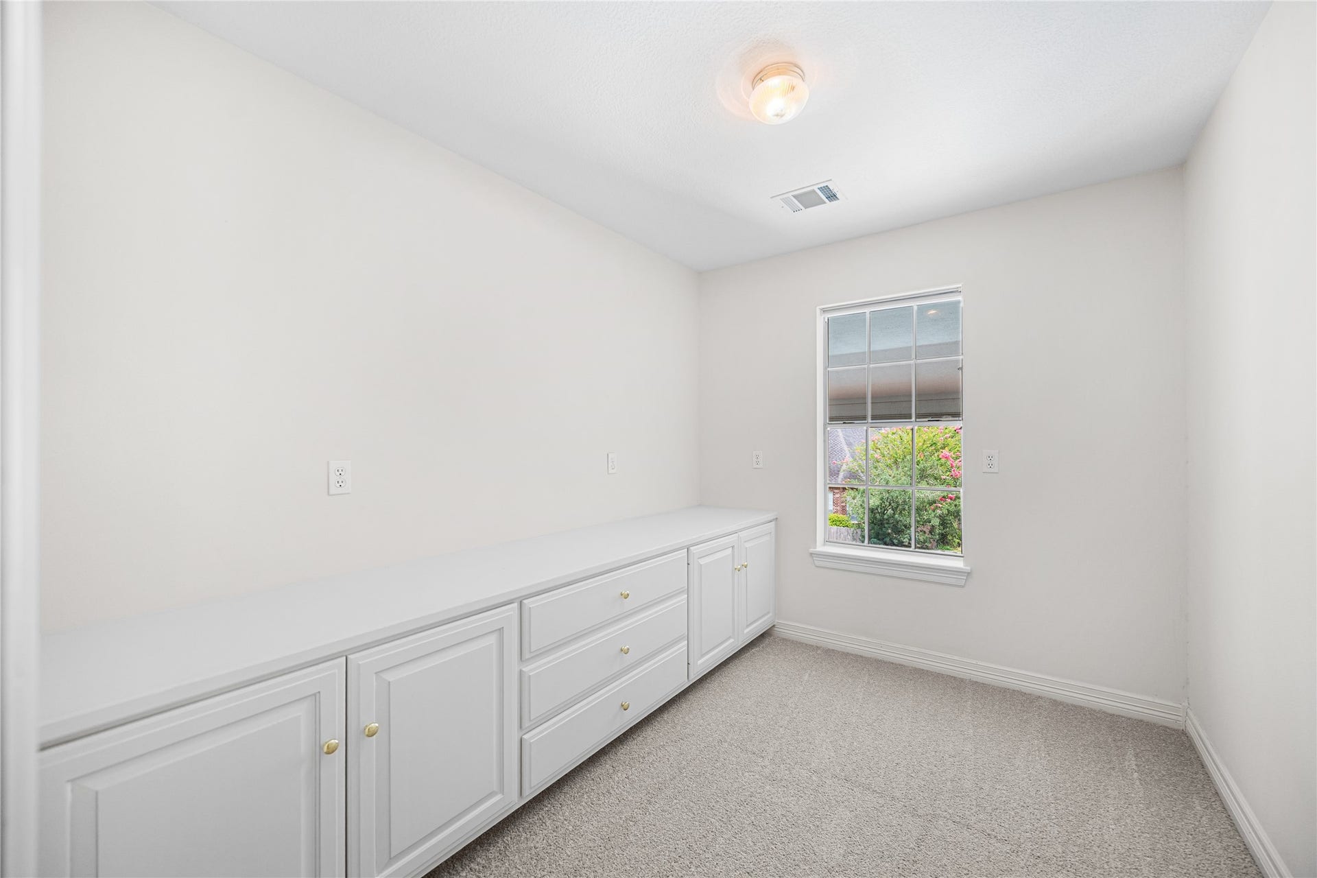 11822 Primwood Drive, Houston, TX 77070 Flexible bonus/craft room perfect for hobbies, homeschooling, or a fitness space.