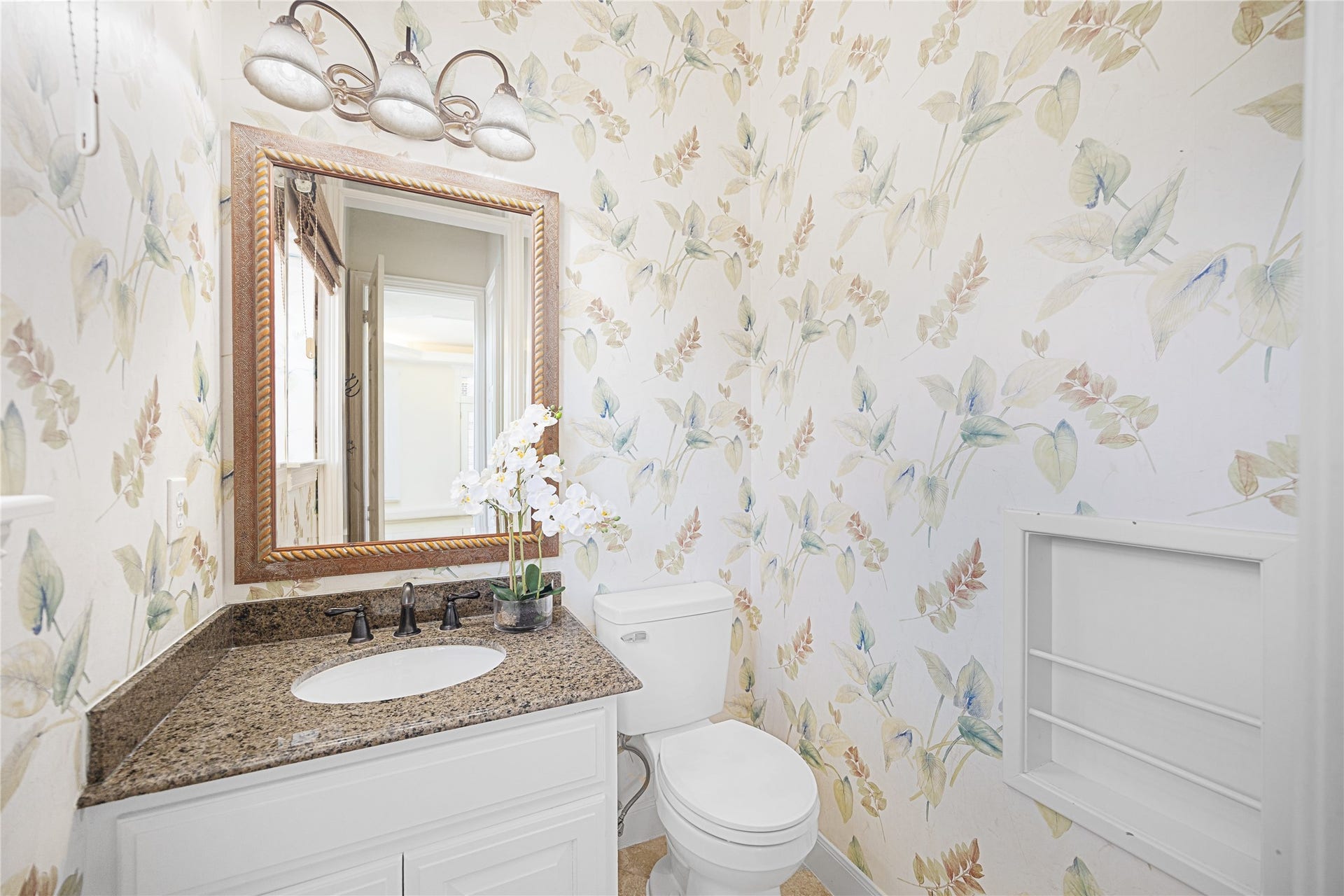 11822 Primwood Drive, Houston, TX 77070 Well appointed power room located near backyard/pool area