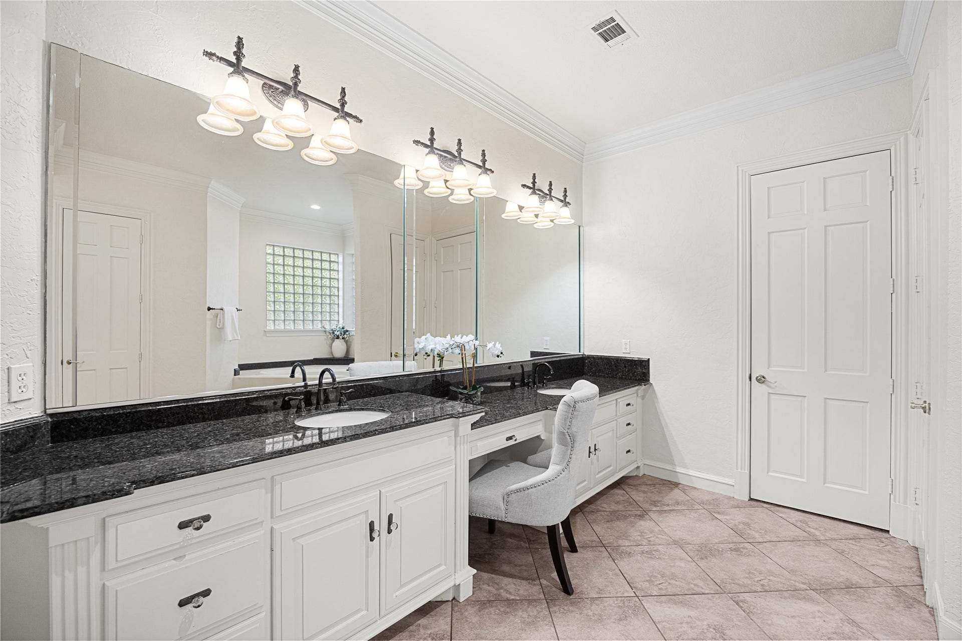 11822 Primwood Drive, Houston, TX 77070 Tucked away walk-in shower and abundant counter space.