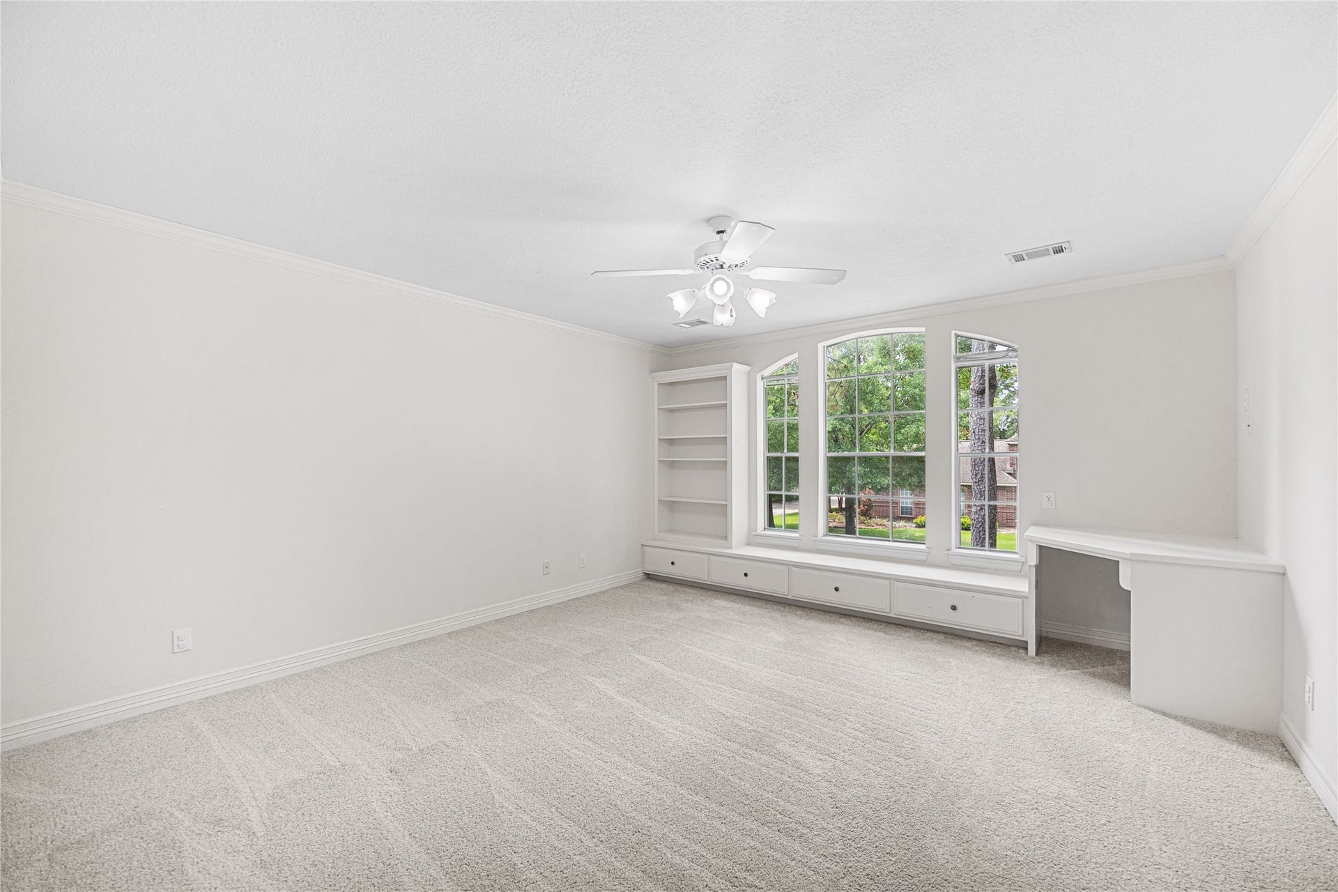 11822 Primwood Drive, Houston, TX 77070 Secondary bedroom with built-in desk, shelving, and window seat.