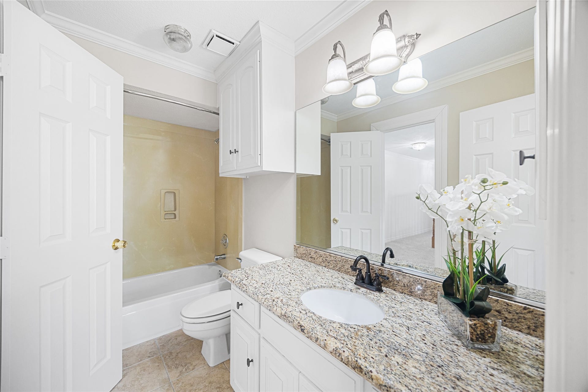 11822 Primwood Drive, Houston, TX 77070 En-suite bath providing comfort and privacy.