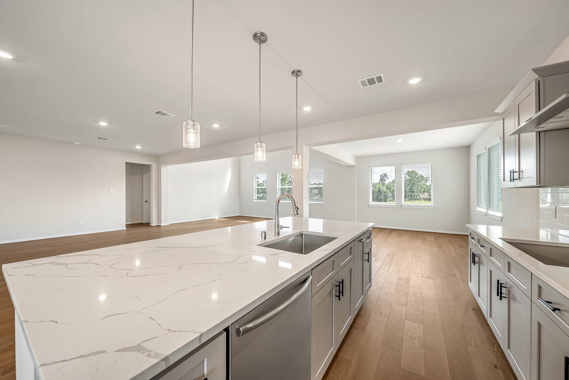 20629 Dynamic Court, Humble, TX 77338 Spacious Island Kitchen