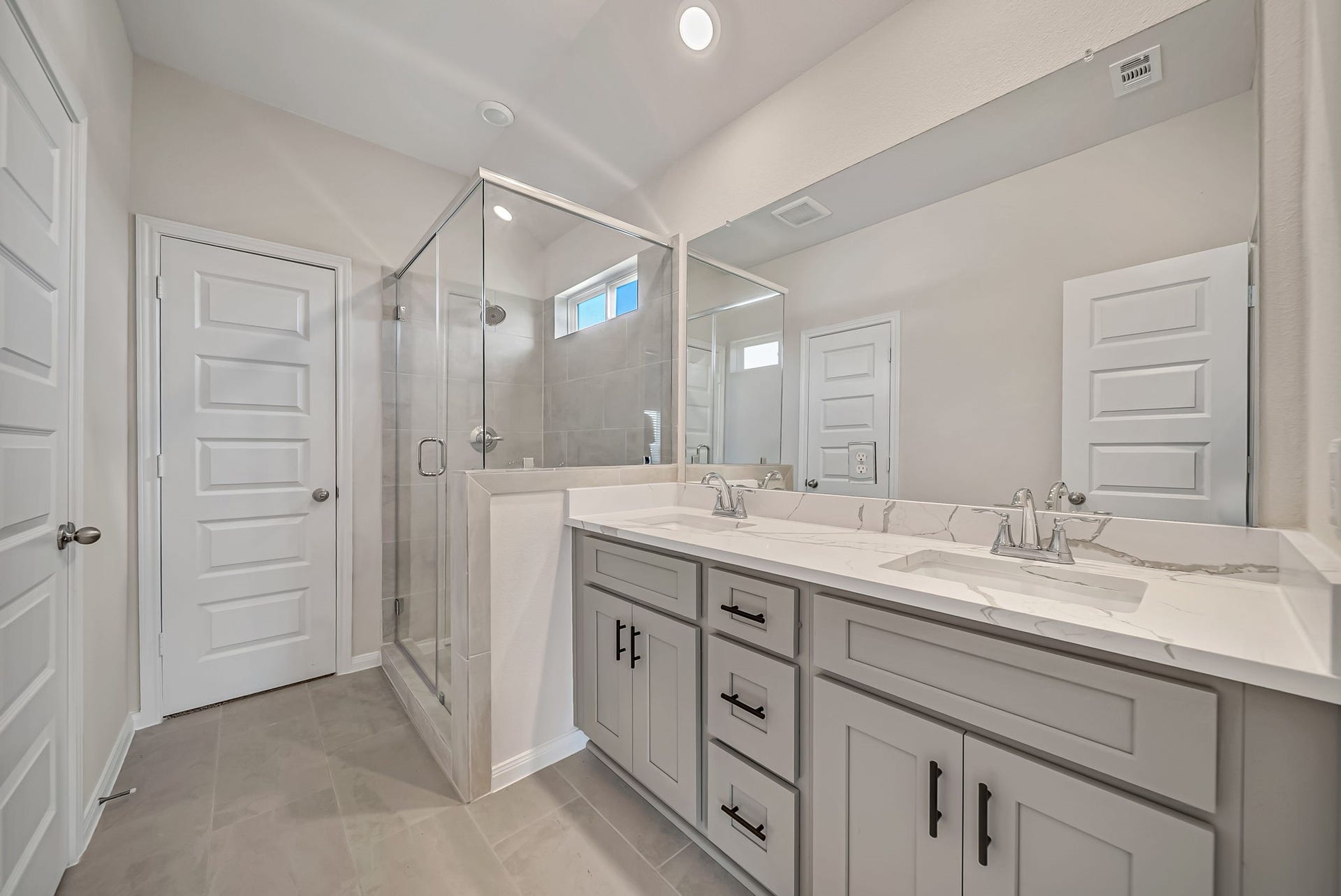 20629 Dynamic Court, Humble, TX 77338 Hollywood Bath shared by Bedroom 3 &4