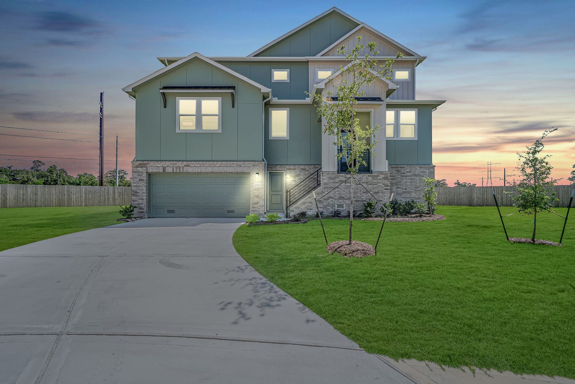 20629 Dynamic Court, Humble, TX 77338 14,022 SF CUL-DE-SAC LOT | NO BACK NEIGHBORS | 6 BEDROOMS | 4 BATHS! Rare opportunity to own this spacious 2-story home offering 6 bedrooms, 4 full baths, and a 2+ car garage on an oversized cul-de-sac lot. The main living area on the second floor showcases open-concept living with a large family room, dining area, and kitchen designed for entertaining. Also located on this level are the private owner's retreat and a guest suite with an ensuite bath, ideal for visitors or multi-generational living.