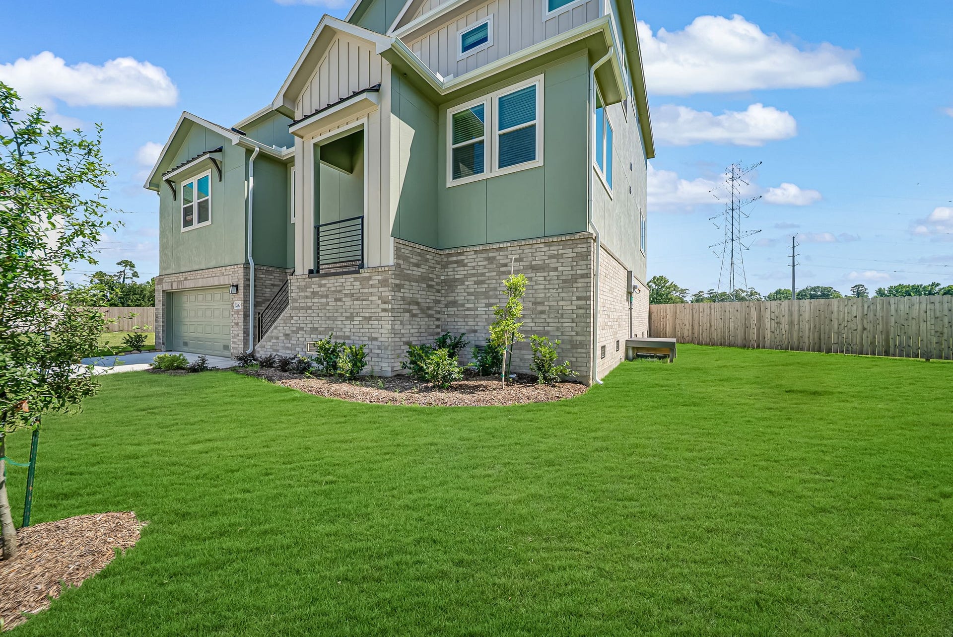 20629 Dynamic Court, Humble, TX 77338 The 2nd floor features a spacious game room and four additional bedrooms with convenient access to 2 full baths. Located in Townsen Landing, a thoughtfully planned community featuring elevated foundations and flood-resistant floor plans for added peace of mind. Residents enjoy an outdoor amphitheater, two dog parks, & convenient access to shopping, dining, entertainment, and major highways, with an easy commute to Downtown Houston, Bush IAH, & surrounding employment centers. Humble ISD.