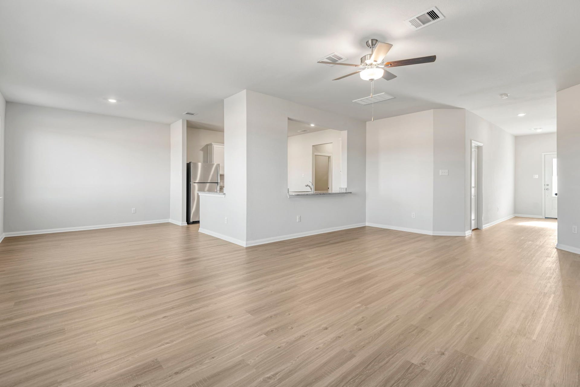 6404 Autumn Equinox Drive, Houston, TX 77048 The open concept in the living room offers plenty of space to gather with your family and friends.