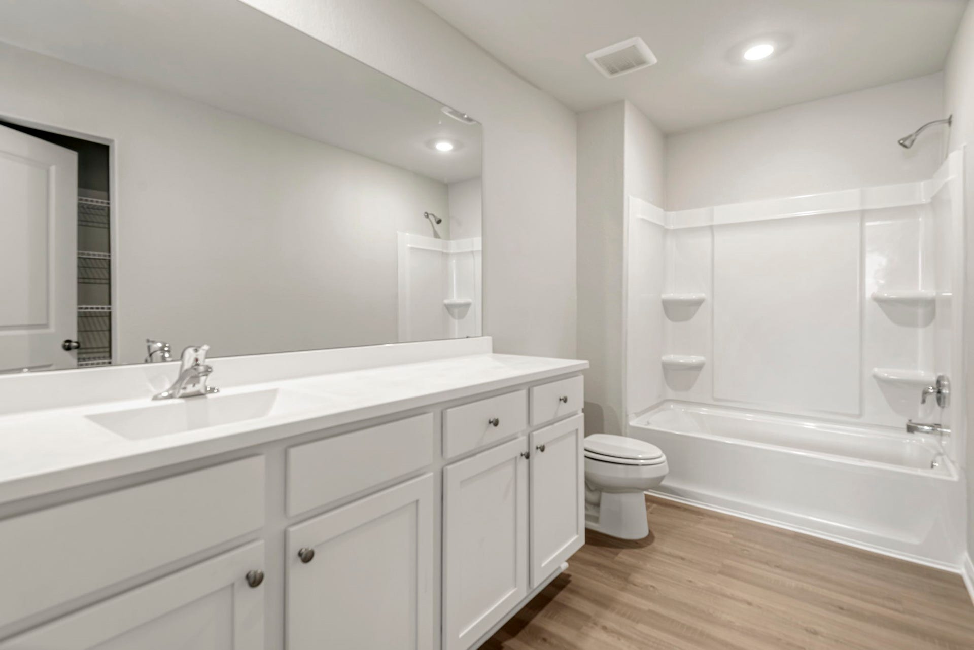6404 Autumn Equinox Drive, Houston, TX 77048 The secondary bathroom, located on the second floor of the home.