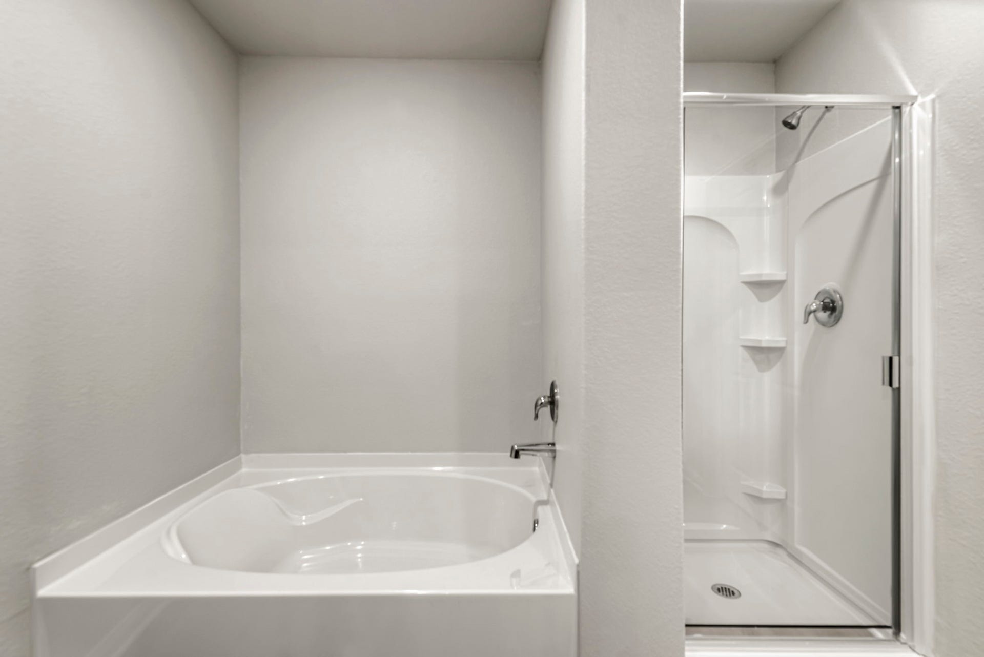 6404 Autumn Equinox Drive, Houston, TX 77048 The luxurious primary bathroom has a soaking tub, standing shower, and a walk-in closet.