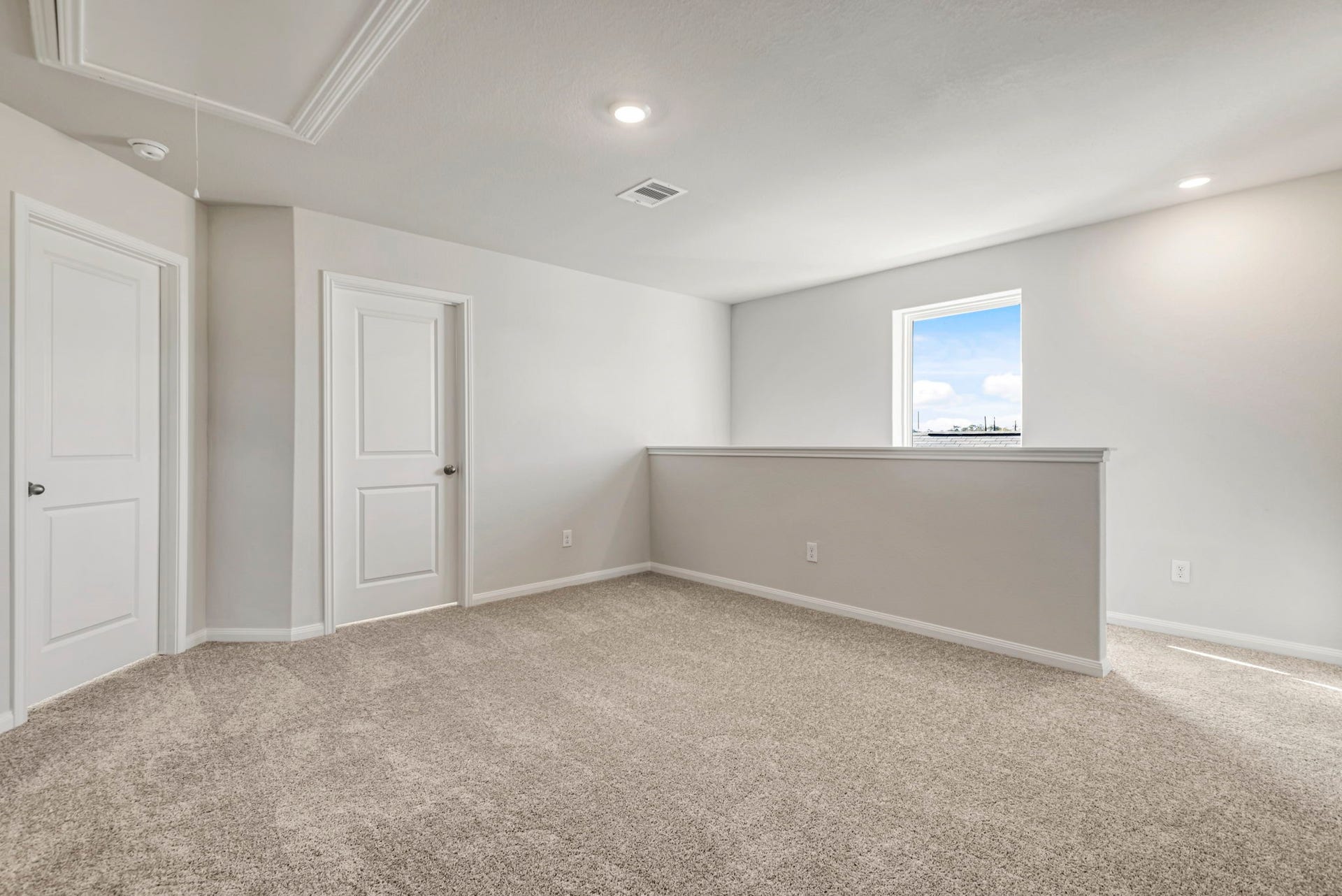 6404 Autumn Equinox Drive, Houston, TX 77048 The area at the top of the stairs can be utilized for a media or game room!