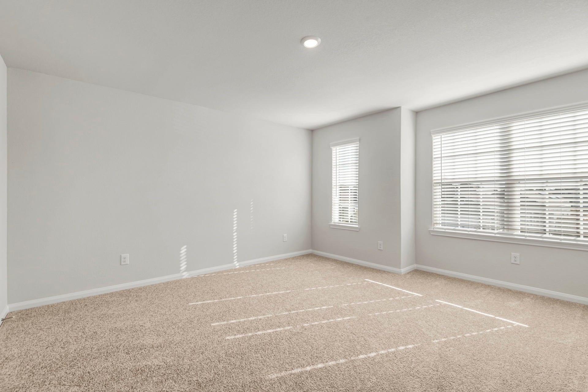 6404 Autumn Equinox Drive, Houston, TX 77048 The expansive, primary bedroom is the perfect place to relax after a long day.