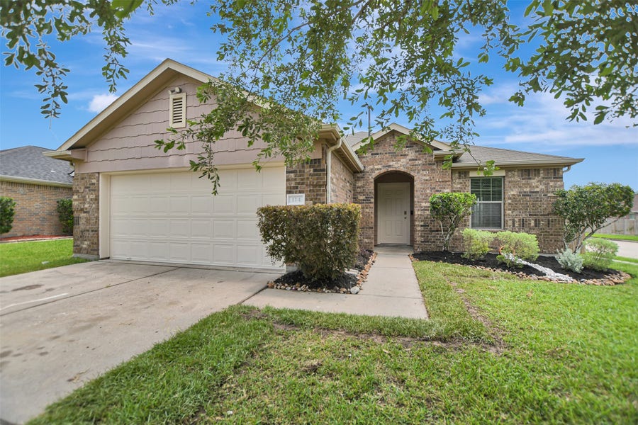 Property photo for 114 Mustang Stampede Drive, La Marque, TX