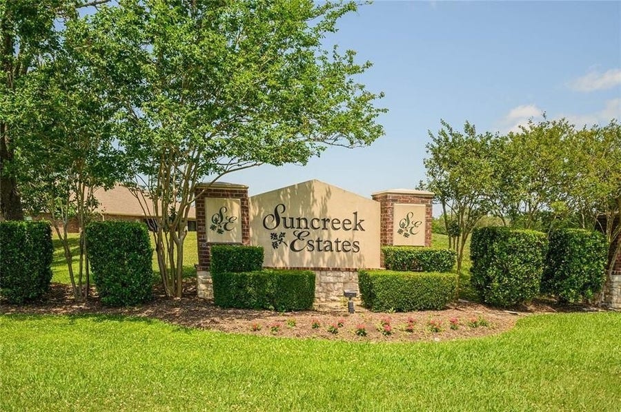 Property photo for 327 Cavalry Trail Drive, Rosharon, TX