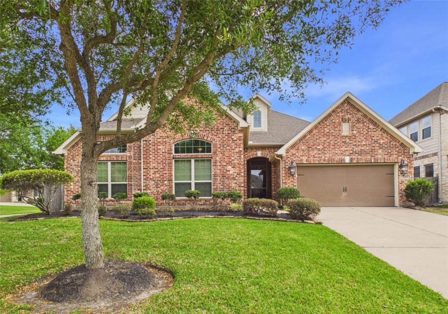 Property photo for 2323 Darden Springs Lane, Friendswood, TX