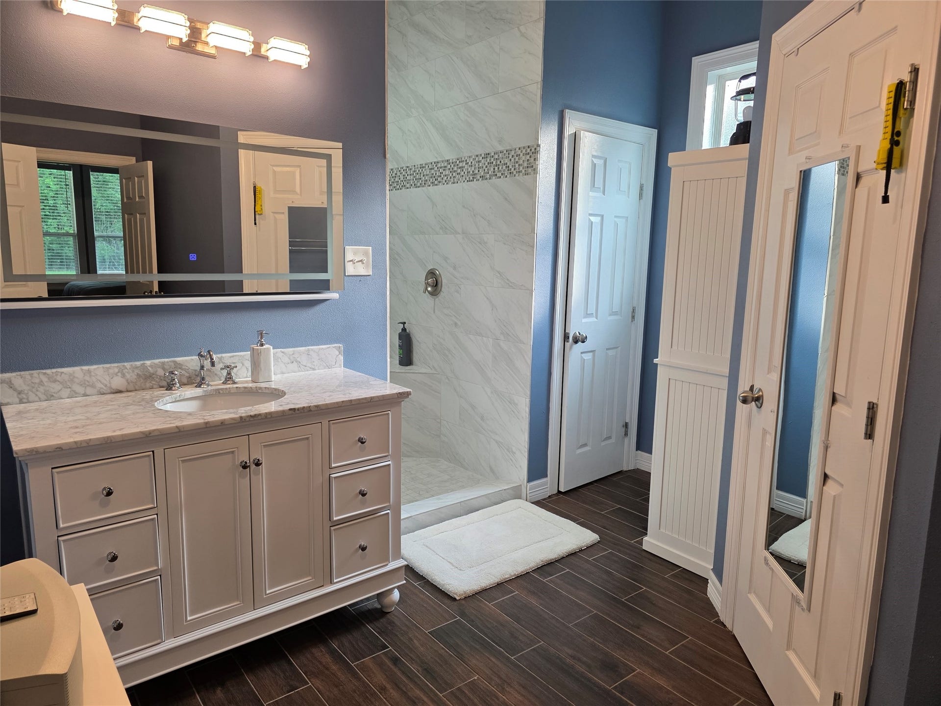 3632 W Meadow Lane, Dickinson, TX 77539 Pool House Bathroom