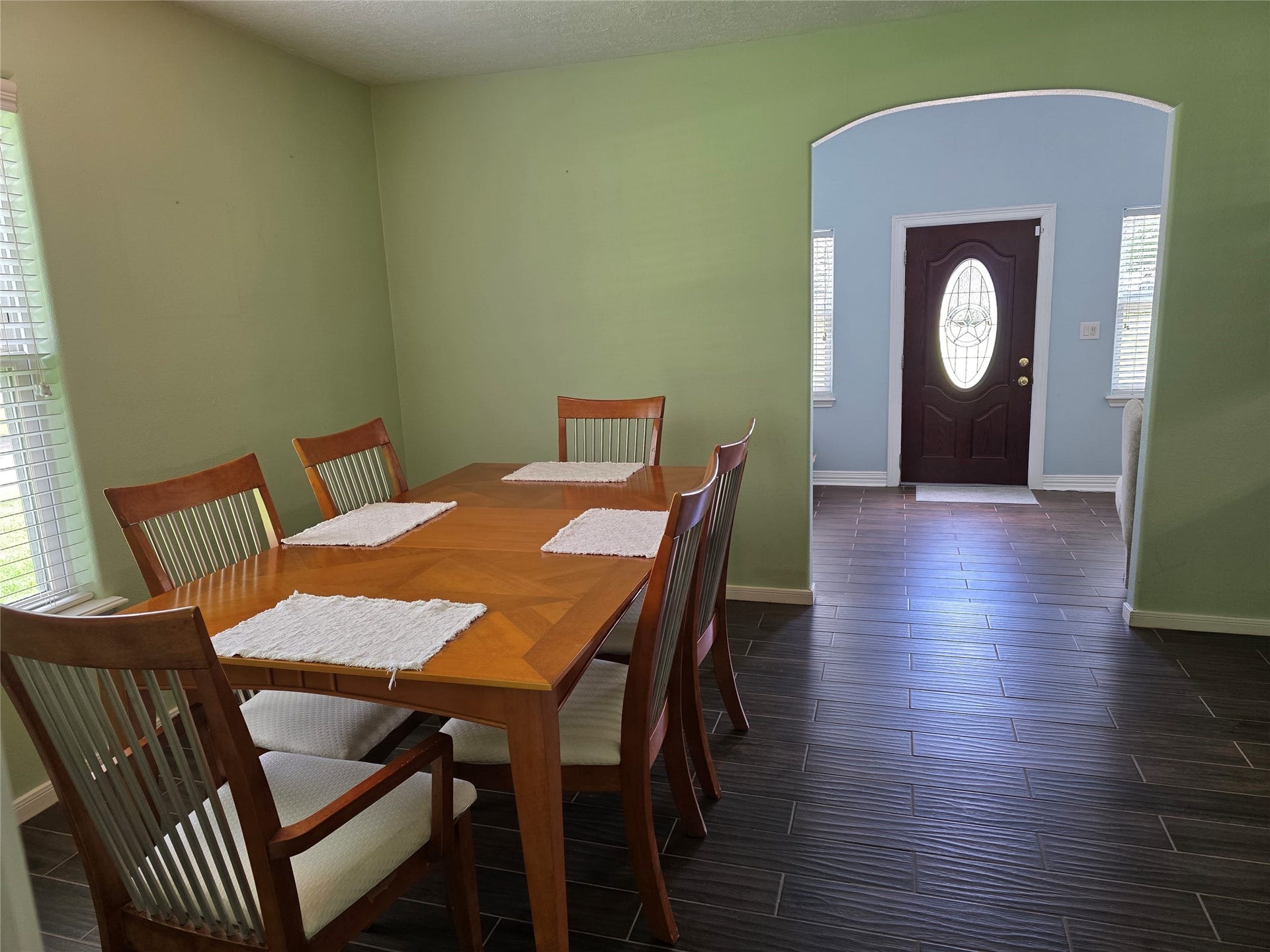 3632 W Meadow Lane, Dickinson, TX 77539 Dining Area