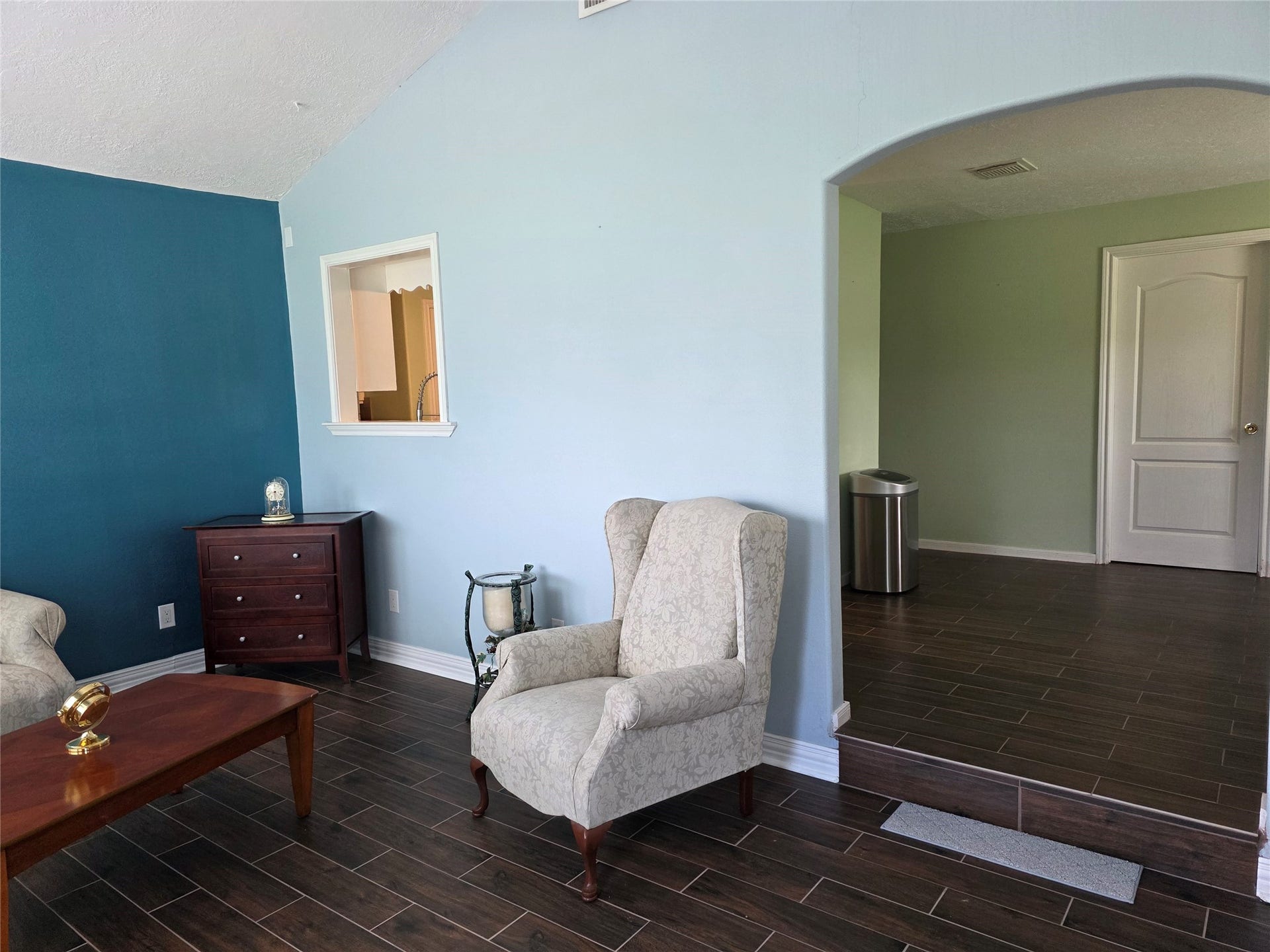 3632 W Meadow Lane, Dickinson, TX 77539 Living Room