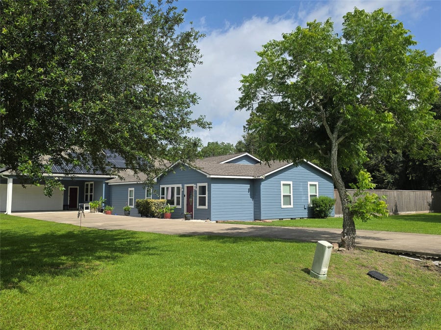 Property photo for 3632 W Meadow Lane, Dickinson, TX