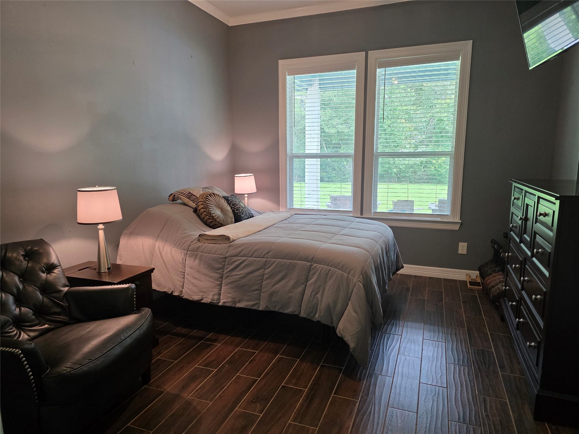3632 W Meadow Lane, Dickinson, TX 77539 Guest bedroom in Pool House/Guest Suite