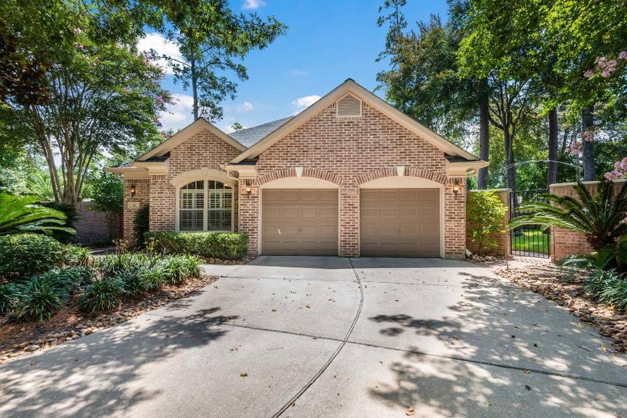 Property photo for 14 Greenside Place, The Woodlands, TX