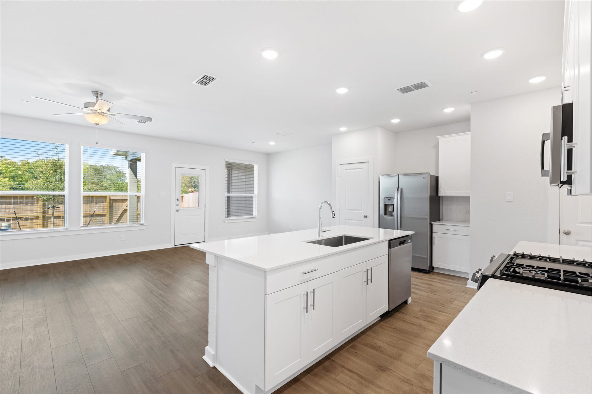 2916 Newloch Lane, Pearland, TX 77584 2916 Newloch Lane, Pearland, TX 77584