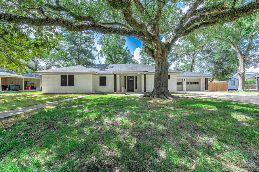 Property photo for 717 Cedar Lawn Drive, Alvin, TX