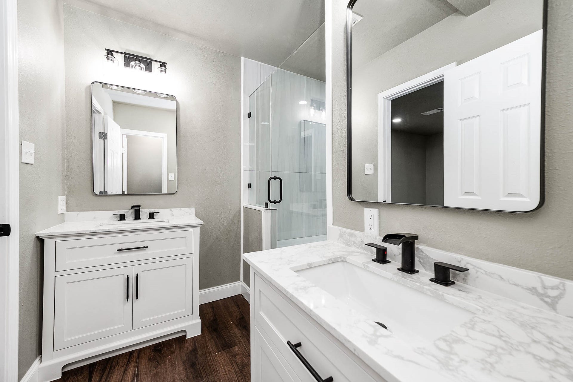 717 Cedar Lawn Drive, Alvin, TX 77511 Primary Bath