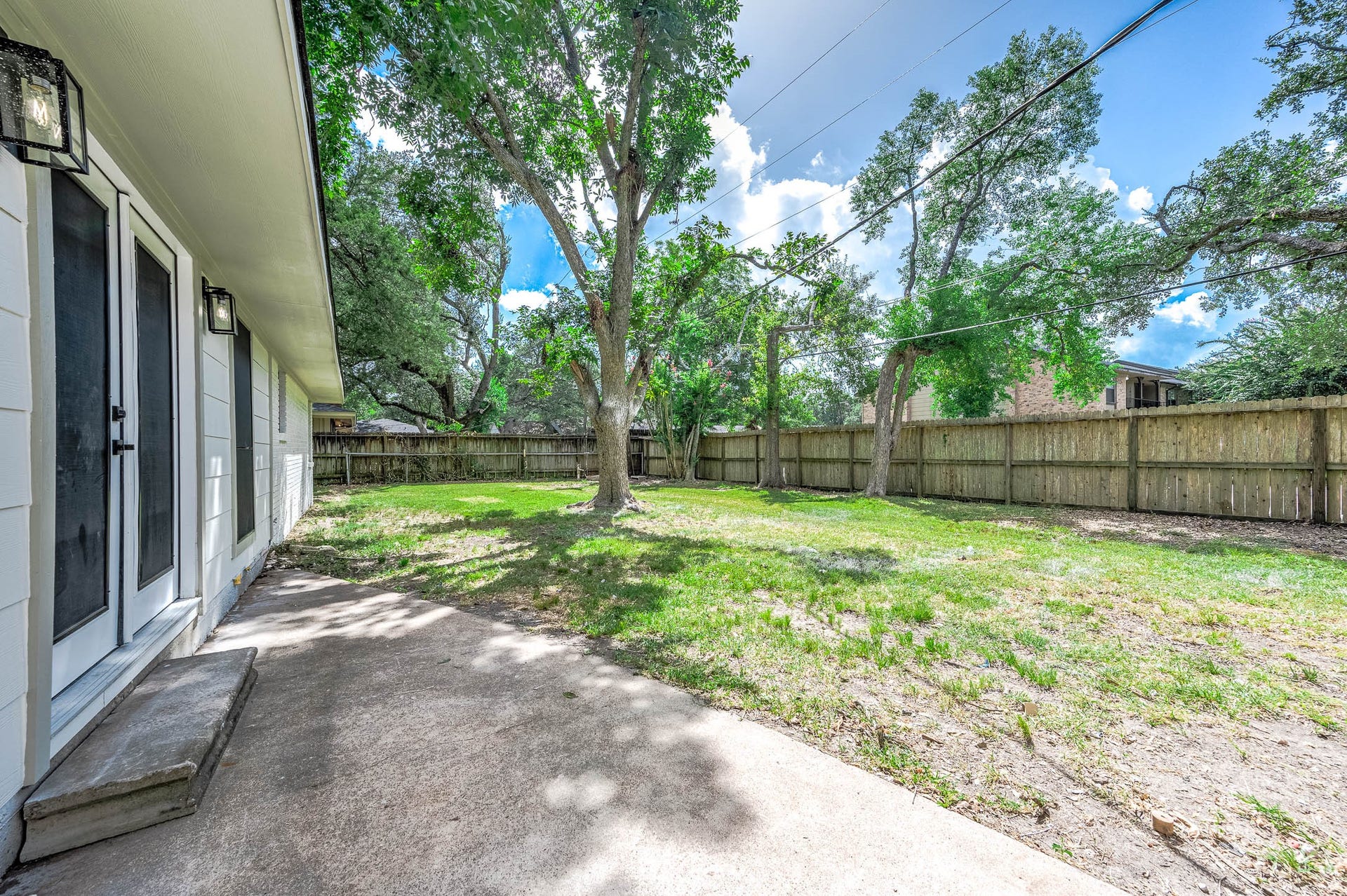 717 Cedar Lawn Drive, Alvin, TX 77511 STAGED - Back patio