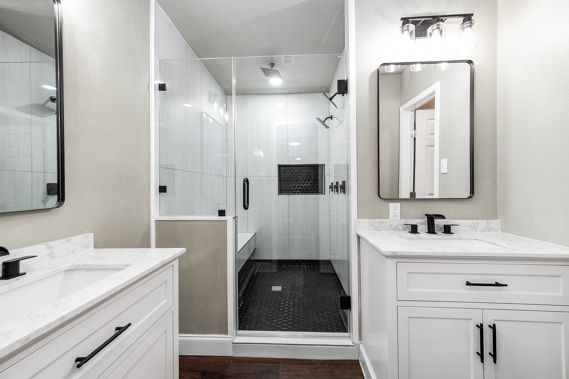 717 Cedar Lawn Drive, Alvin, TX 77511 Primary Bath