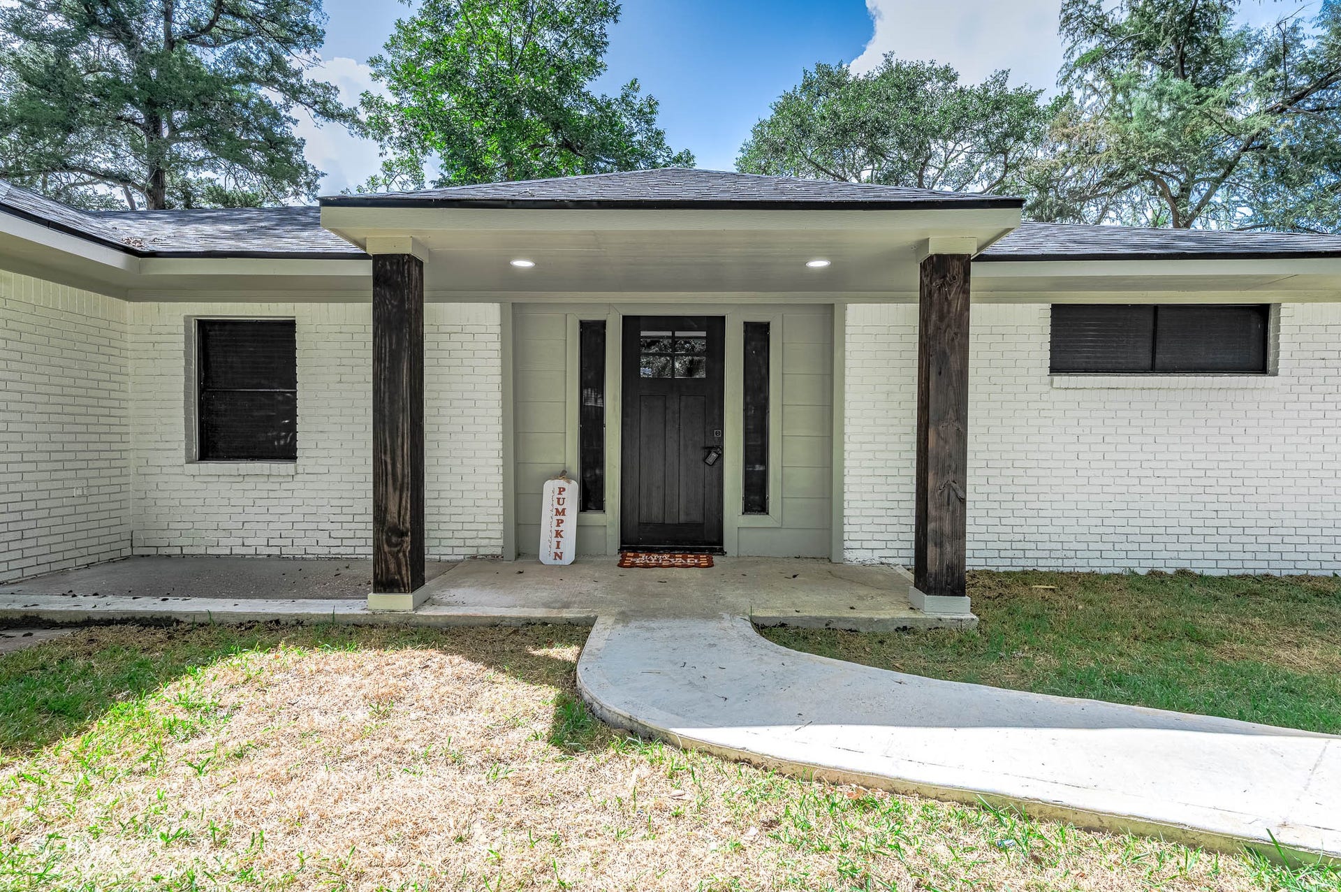 717 Cedar Lawn Drive, Alvin, TX 77511 Large Front Porch