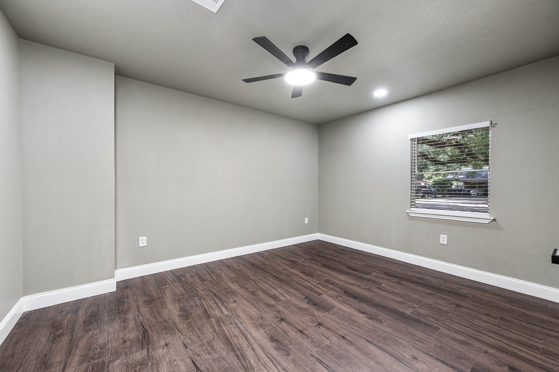 717 Cedar Lawn Drive, Alvin, TX 77511 2nd Bedroom
