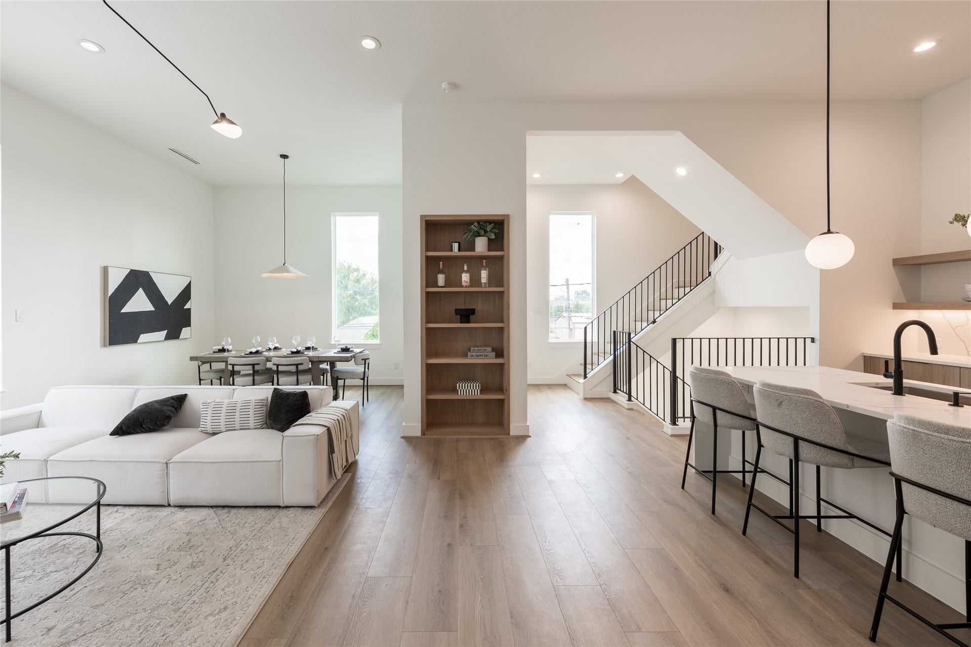 Beautiful center built-in shelf in the middle of the open concept living