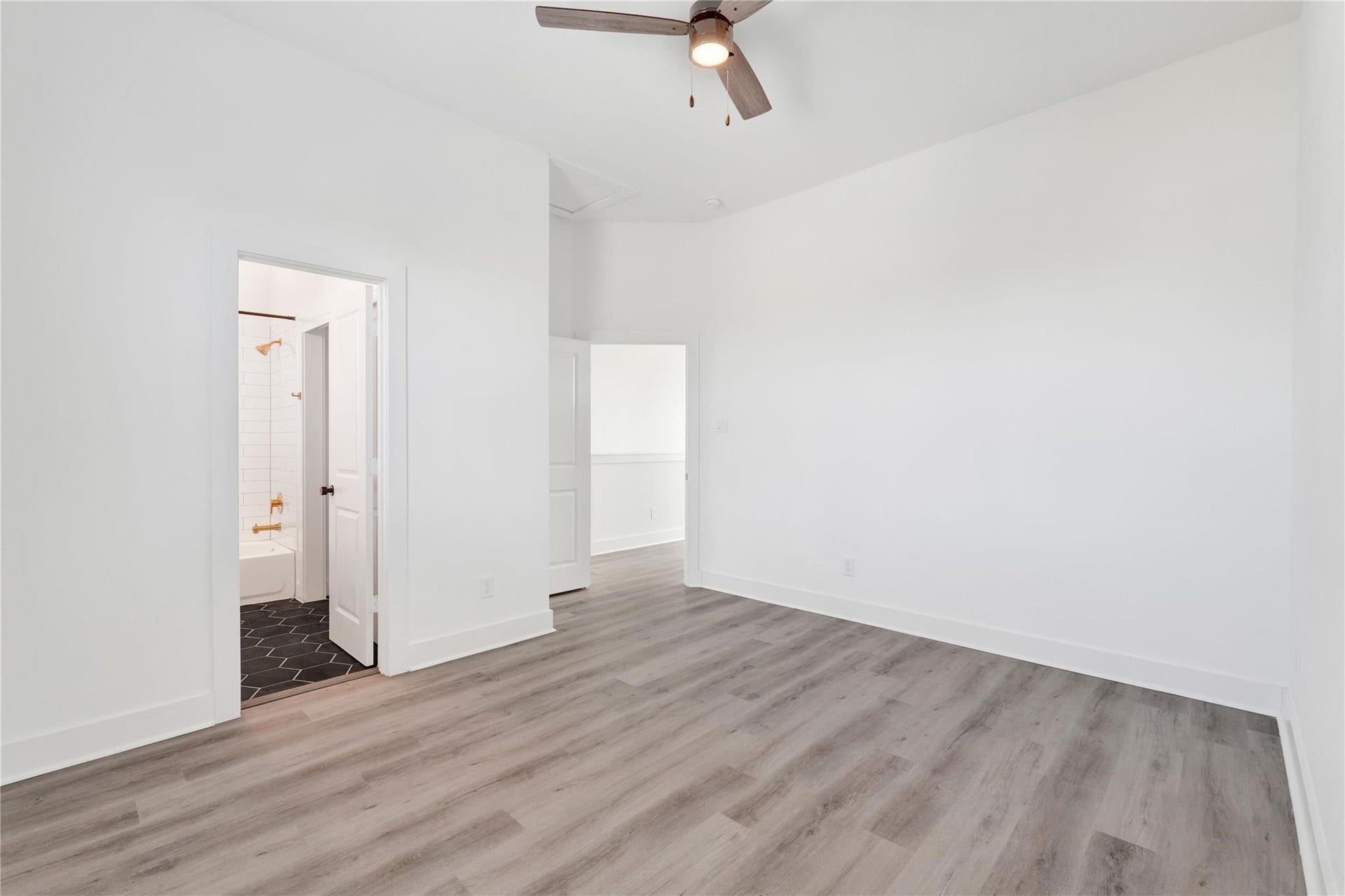 423 Alvia Run Lane, #AB, Houston, TX 77018