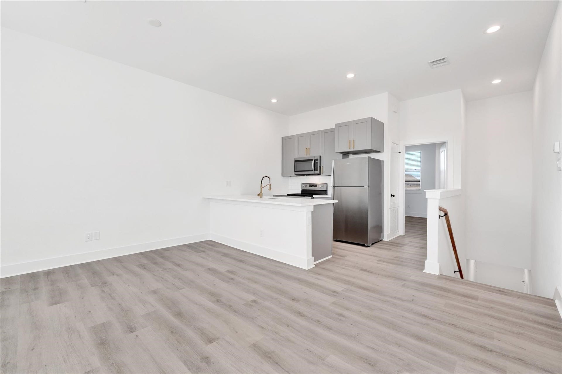 423 Alvia Run Lane, #AB, Houston, TX 77018