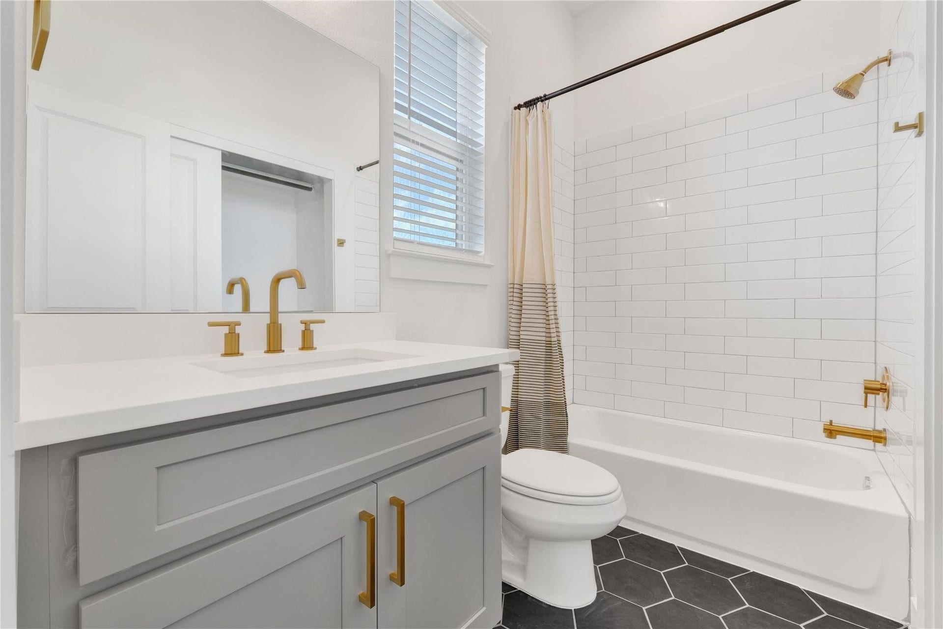 423 Alvia Run Lane, #AB, Houston, TX 77018