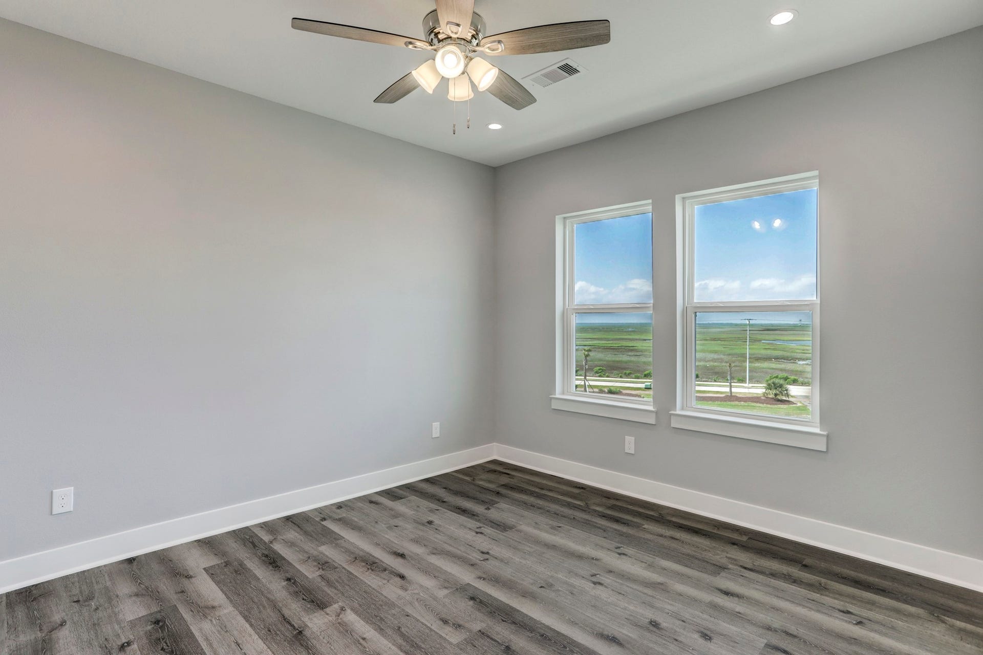 20 Largo, Hitchcock, TX 77563 20 Largo, Hitchcock, TX 77563