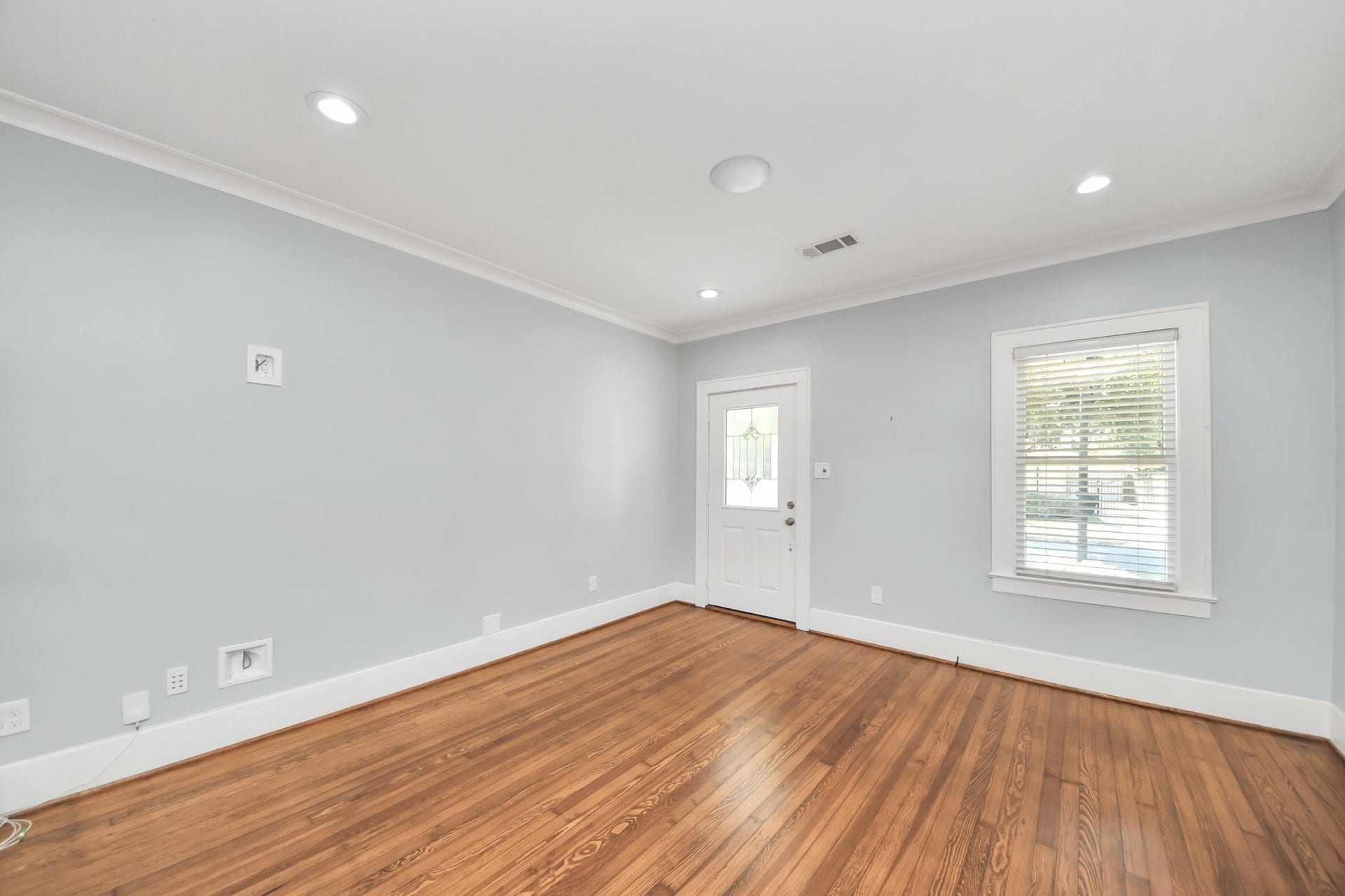 909 Fugate Street, Houston, TX 77009 Step into a bright and inviting foyer with gleaming hardwood floors and abundant natural light, setting the perfect tone for your new home.