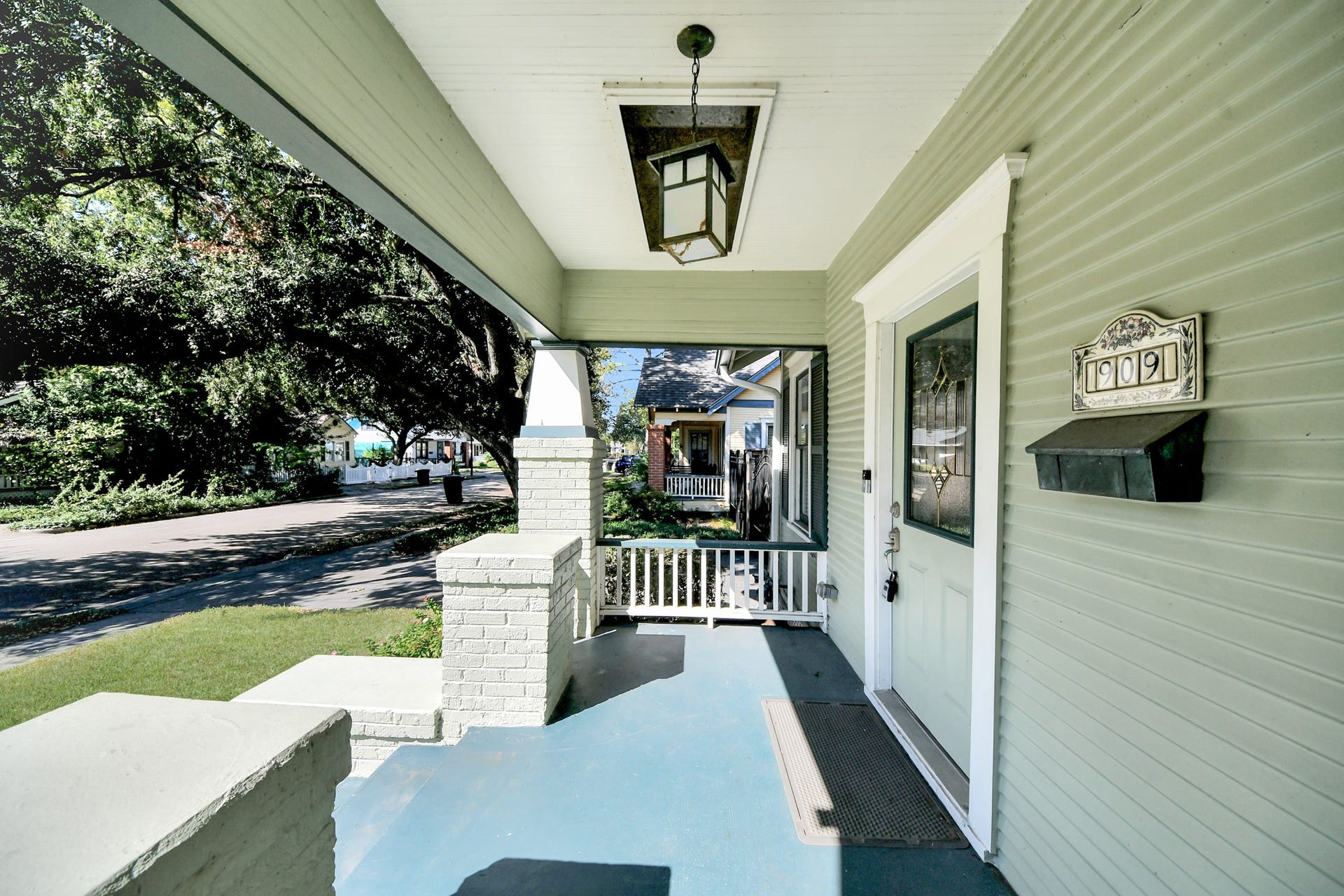909 Fugate Street, Houston, TX 77009 Charming front porch with classic details invites relaxation and neighborhood views.
