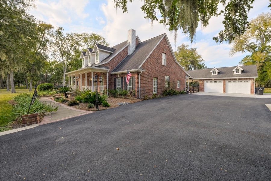 Property photo for 15900 Oleta Lane, Sugar Land, TX