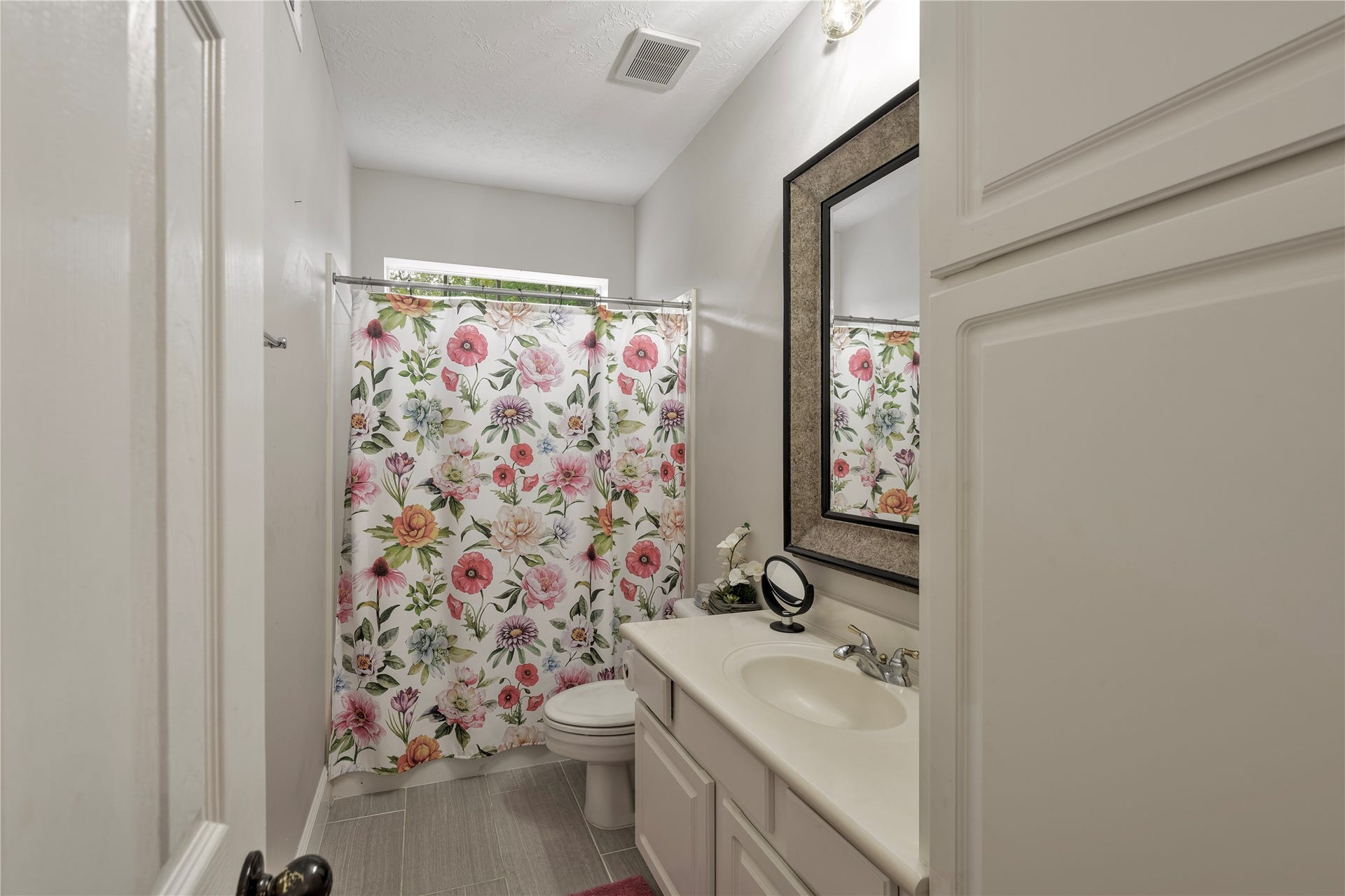 15900 Oleta Lane, Sugar Land, TX 77498 Full Bath/ 1st floor