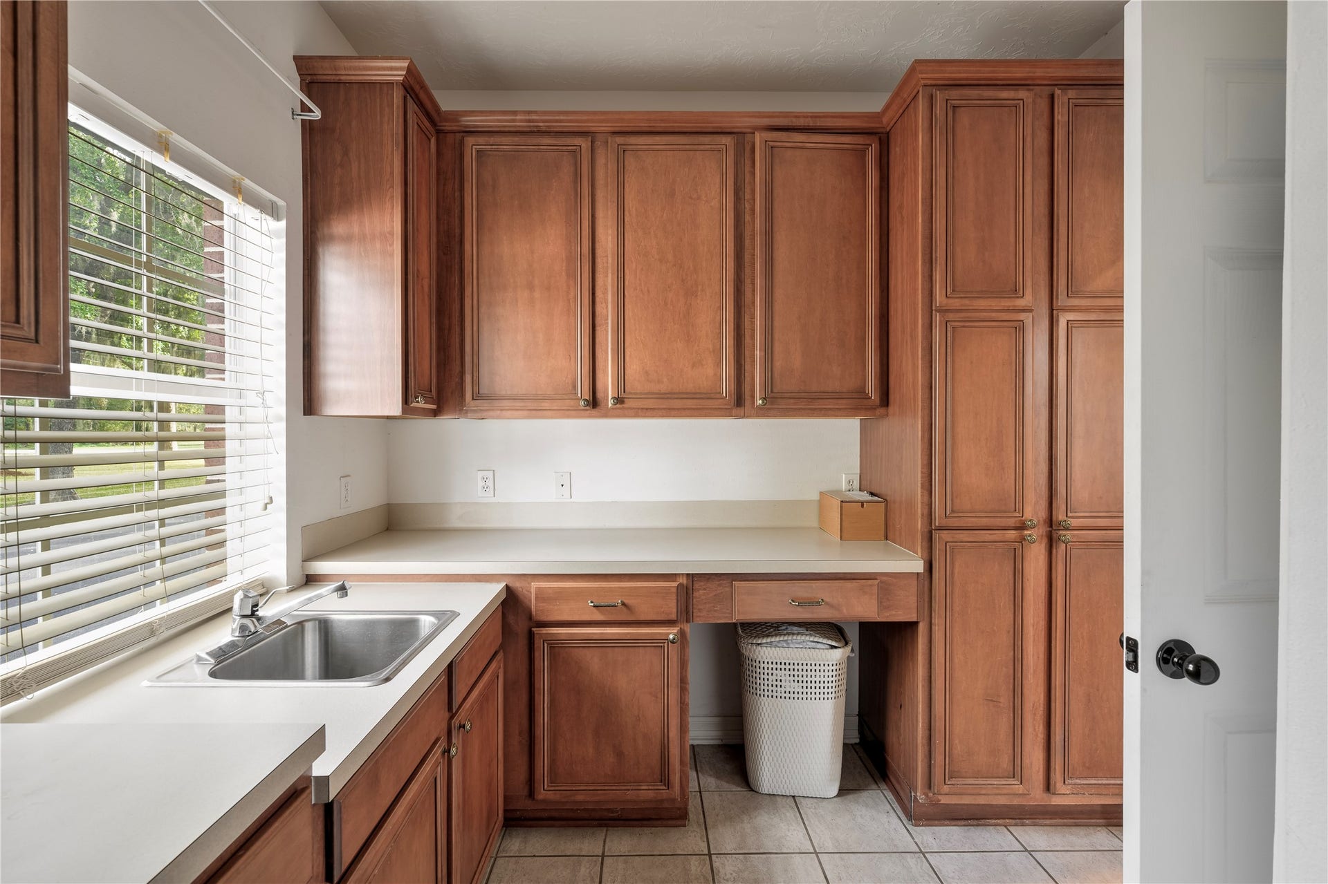 15900 Oleta Lane, Sugar Land, TX 77498 Laundry Room