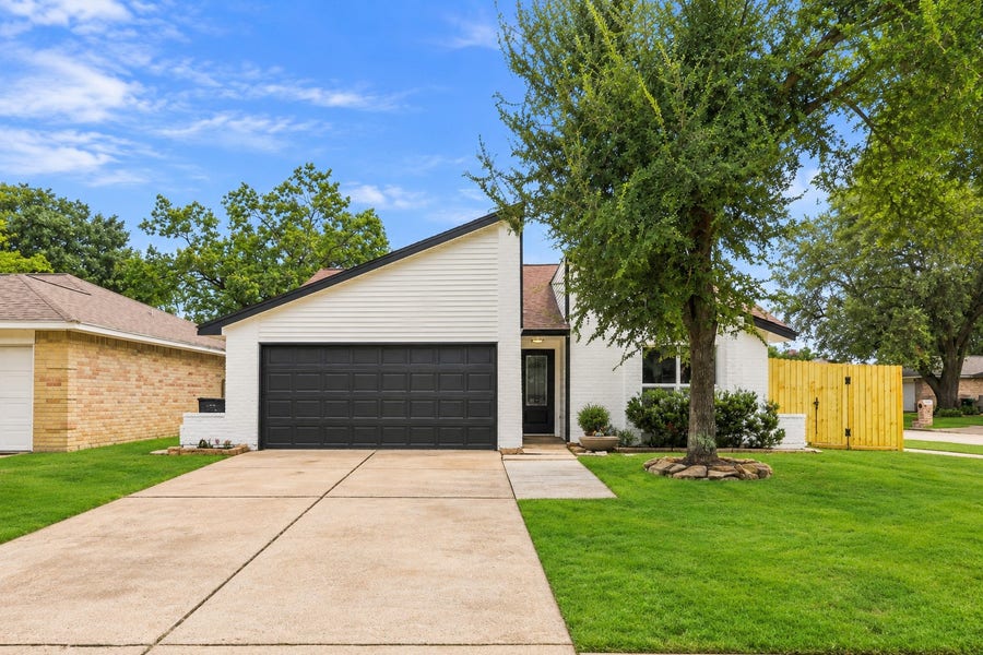 Property photo for 7502 Kite Hill Drive, Houston, TX