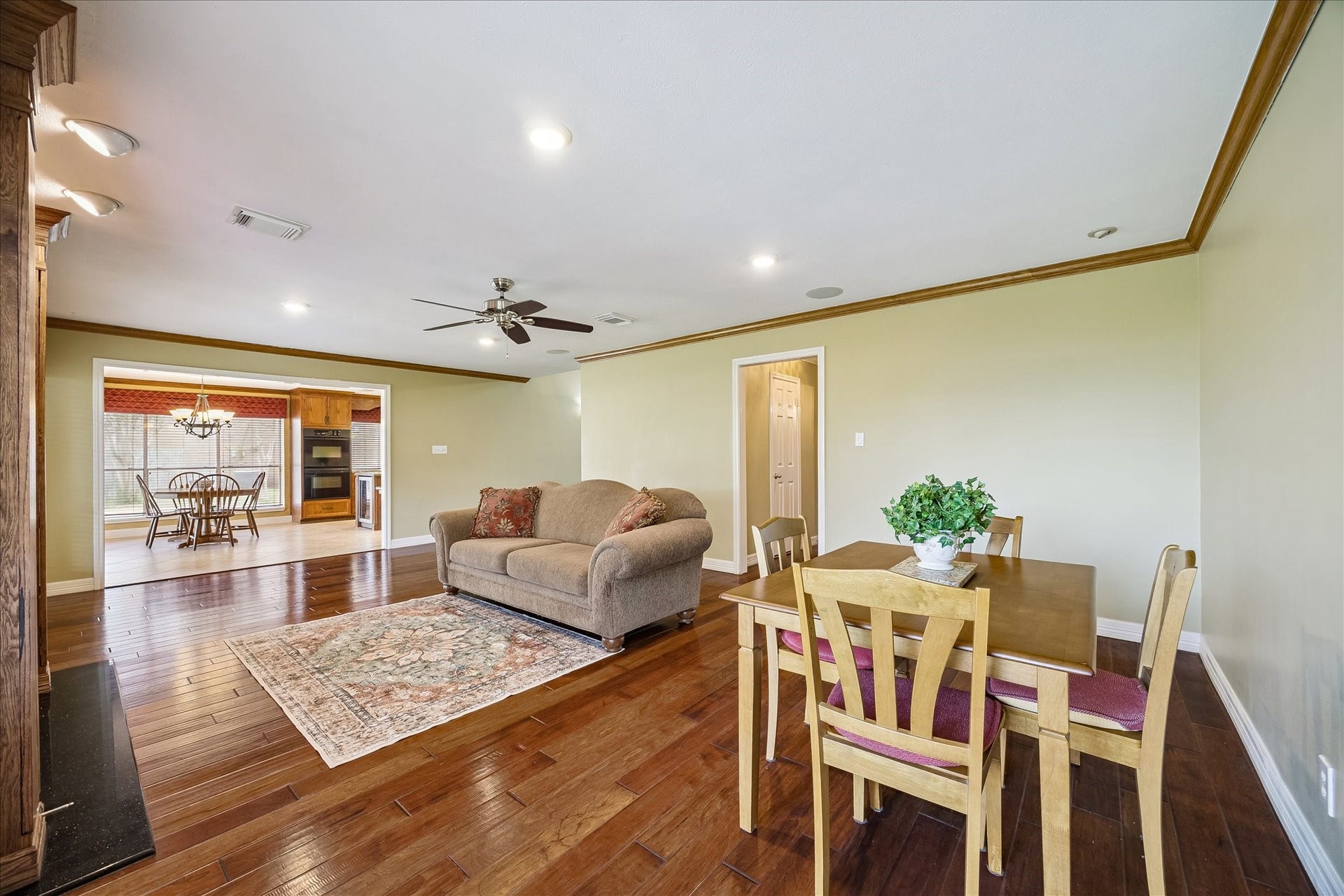 1306 Forest Hollow Drive, Missouri City, TX 77459 A room with a view and extra space! This living room is large enough for all of your furniture! Whether it be a large sofa, extra table, desk, or storage pieces, youll have plenty of flexibility for placement.