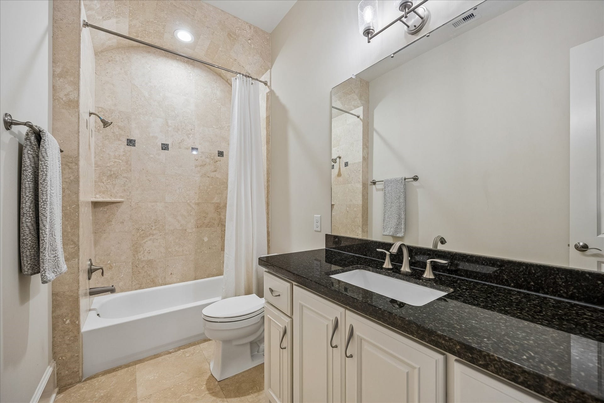 4901 Holt Street, Bellaire, TX 77401 4901 Holt Street, Bellaire, TX 77401